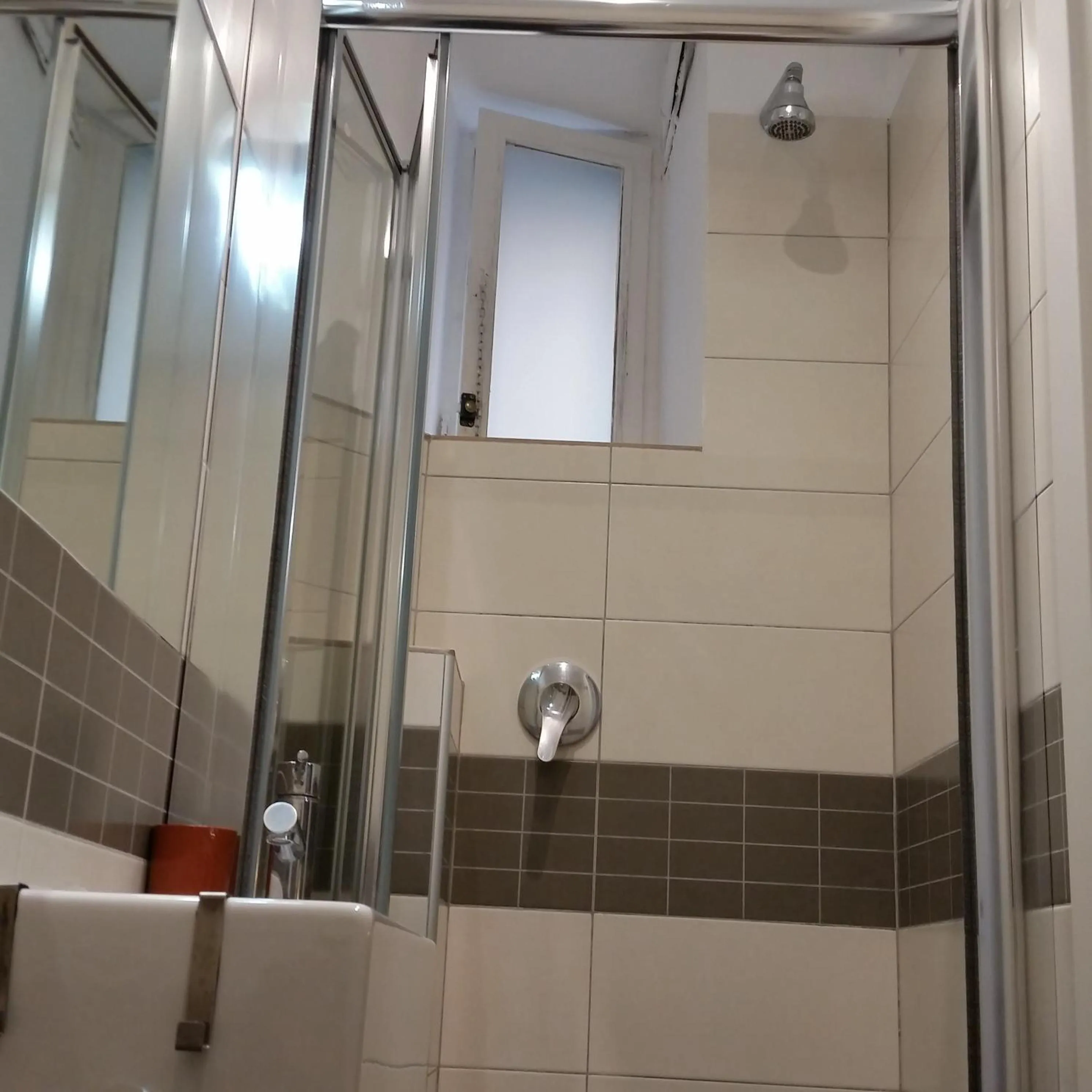 Shower in Piumith Guest House