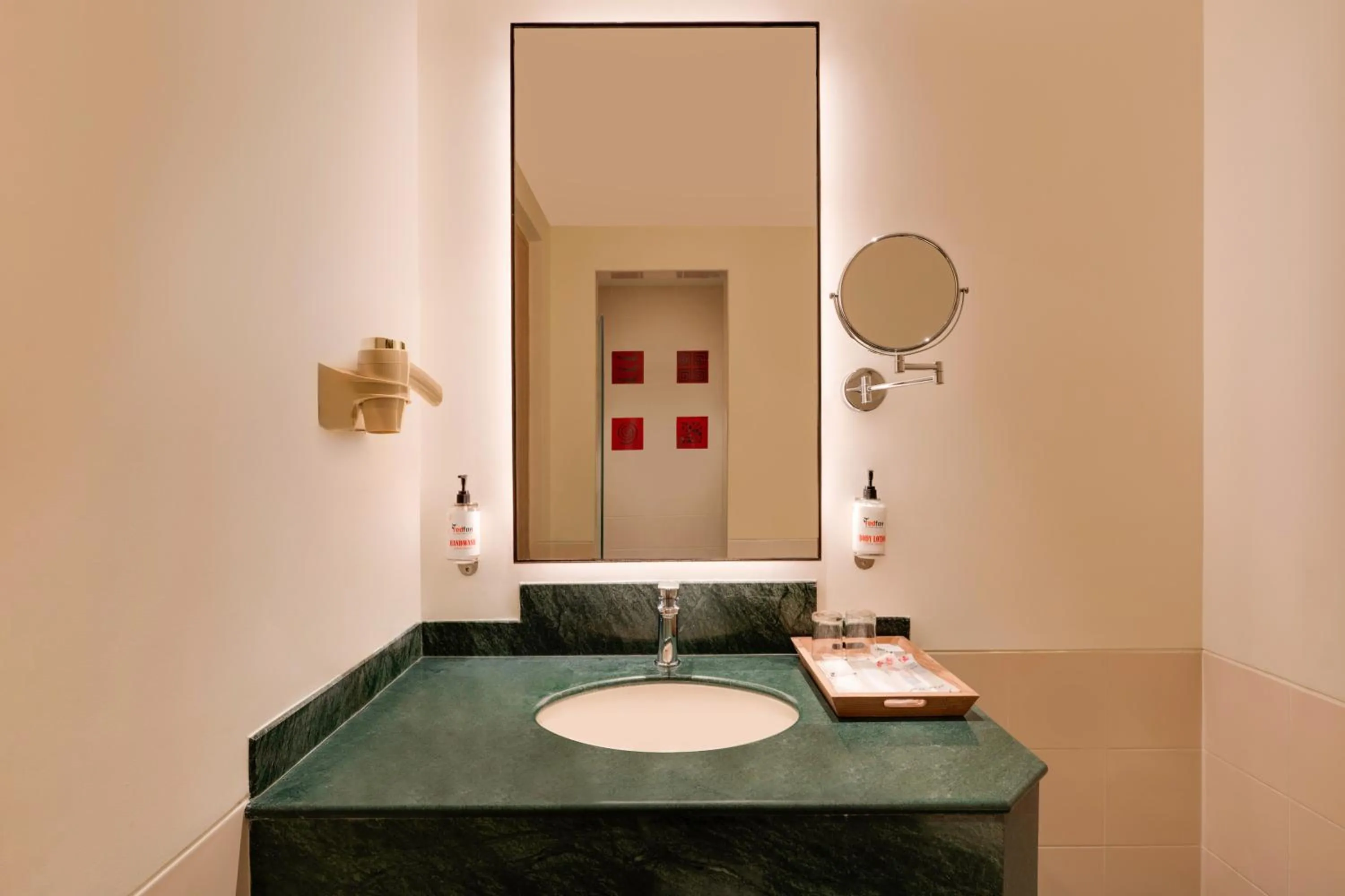 Red Fox by Lemon Tree Hotels, Hyderabad