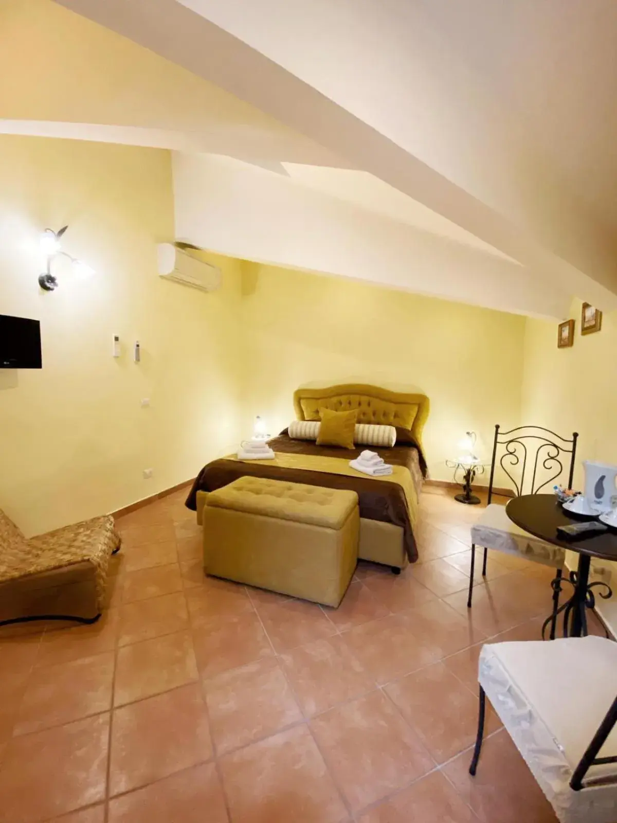 Double or Twin Room with Private External Bathroom - single occupancy in La Gemma Double or Twin Room with Private External Bathroom - single occupancy in La Gemma