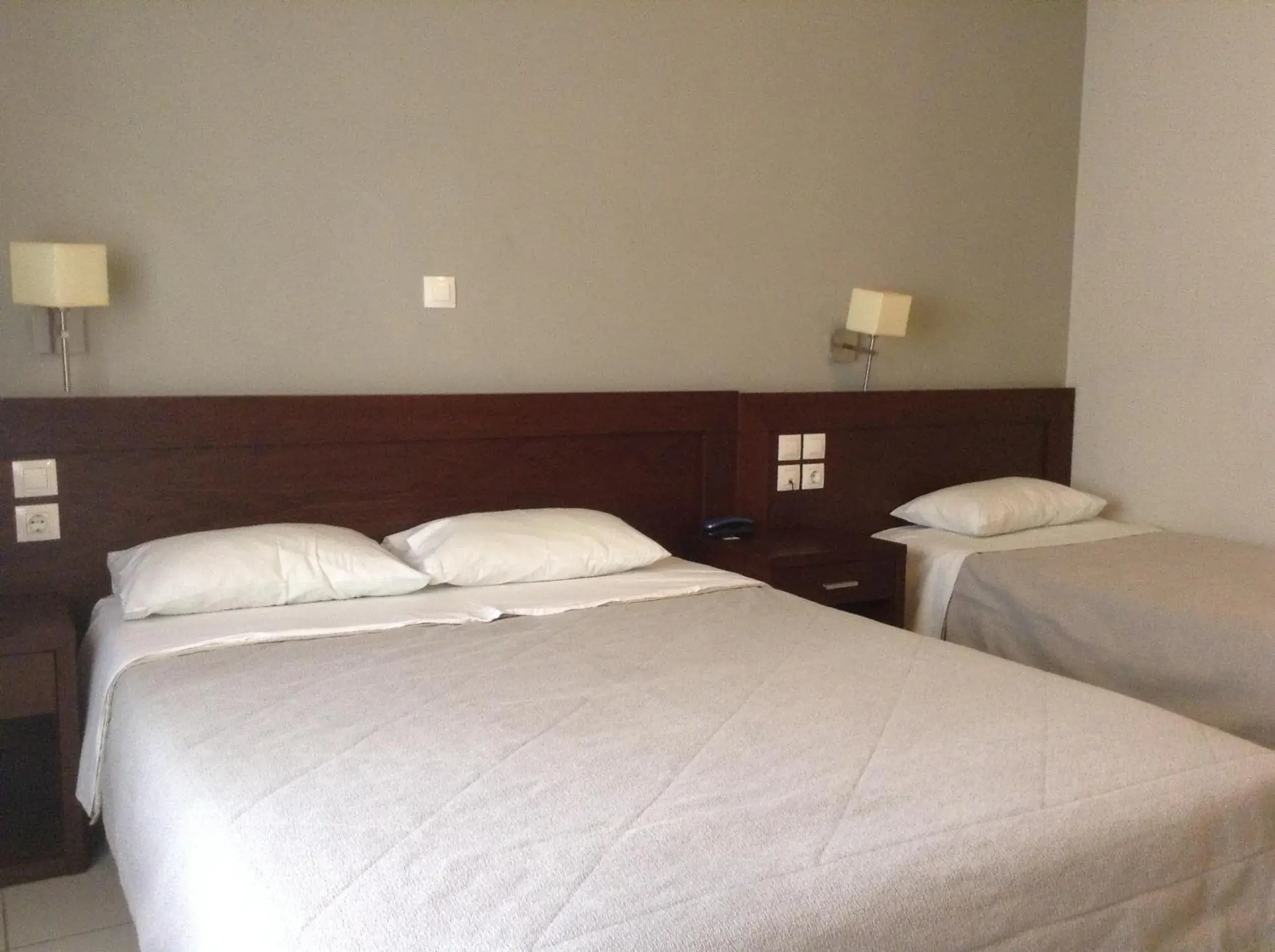 Triple Room in Hotel Electra Triple Room in Hotel Electra