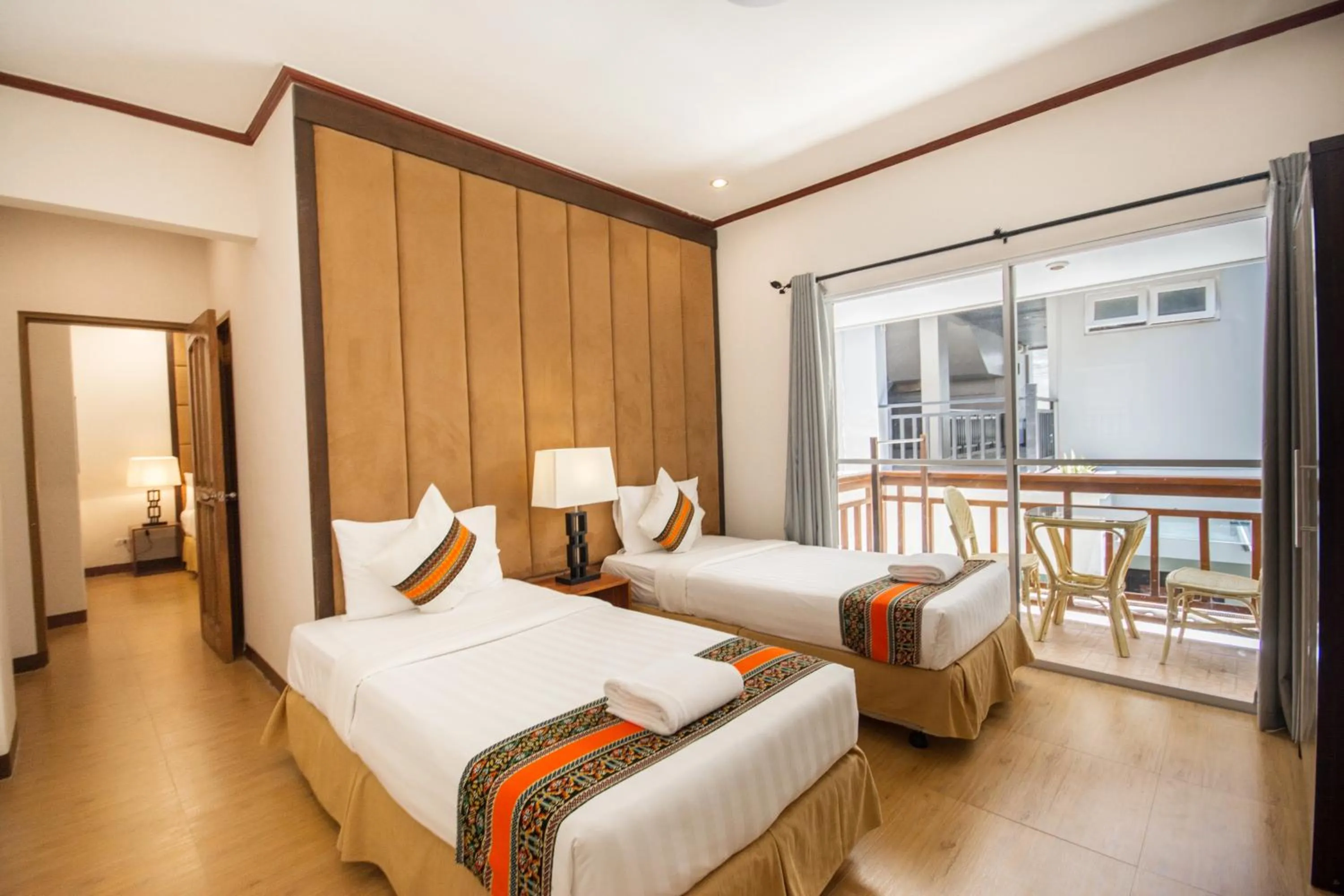 Photo of the whole room, Bed in Sur Beach Resort Boracay