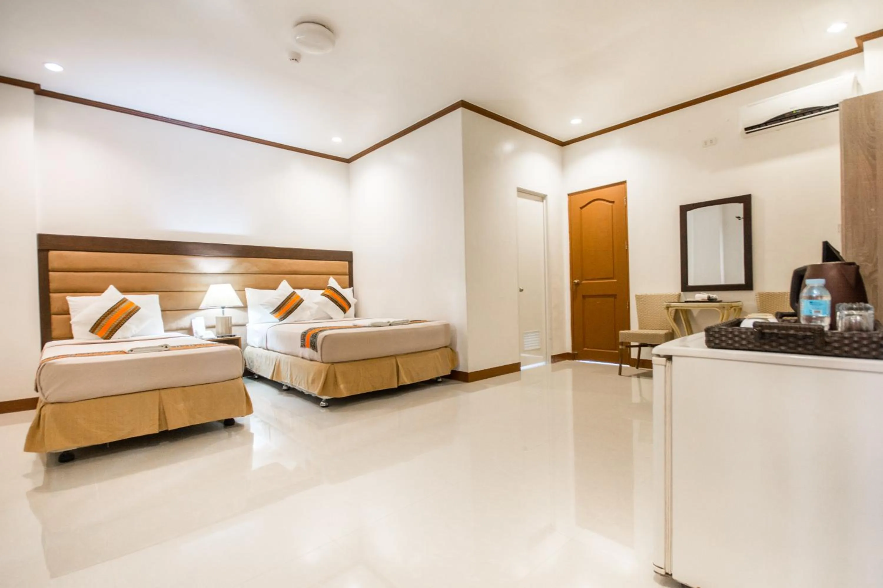 Photo of the whole room, Bed in Sur Beach Resort Boracay