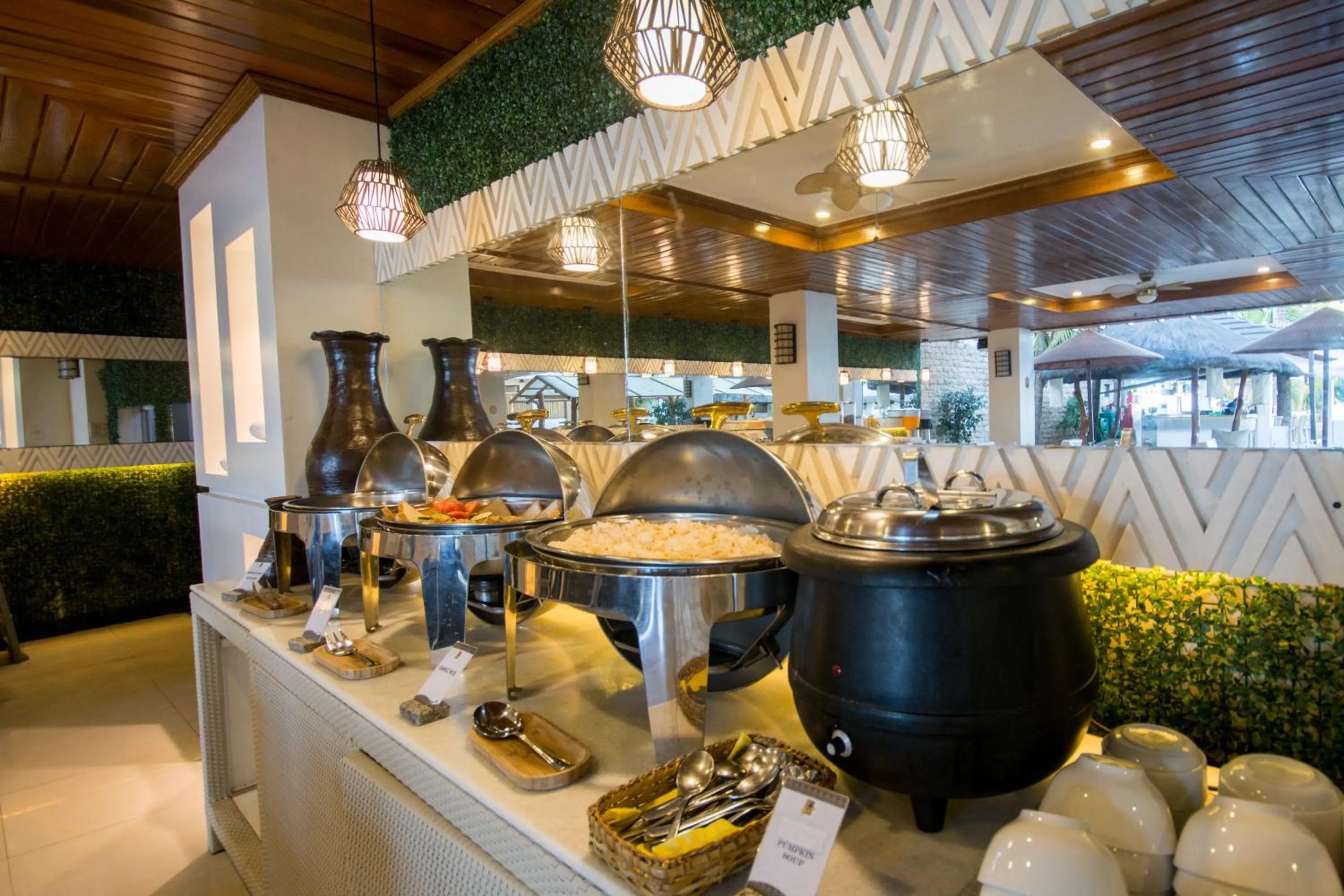 Restaurant/places to eat in Sur Beach Resort Boracay