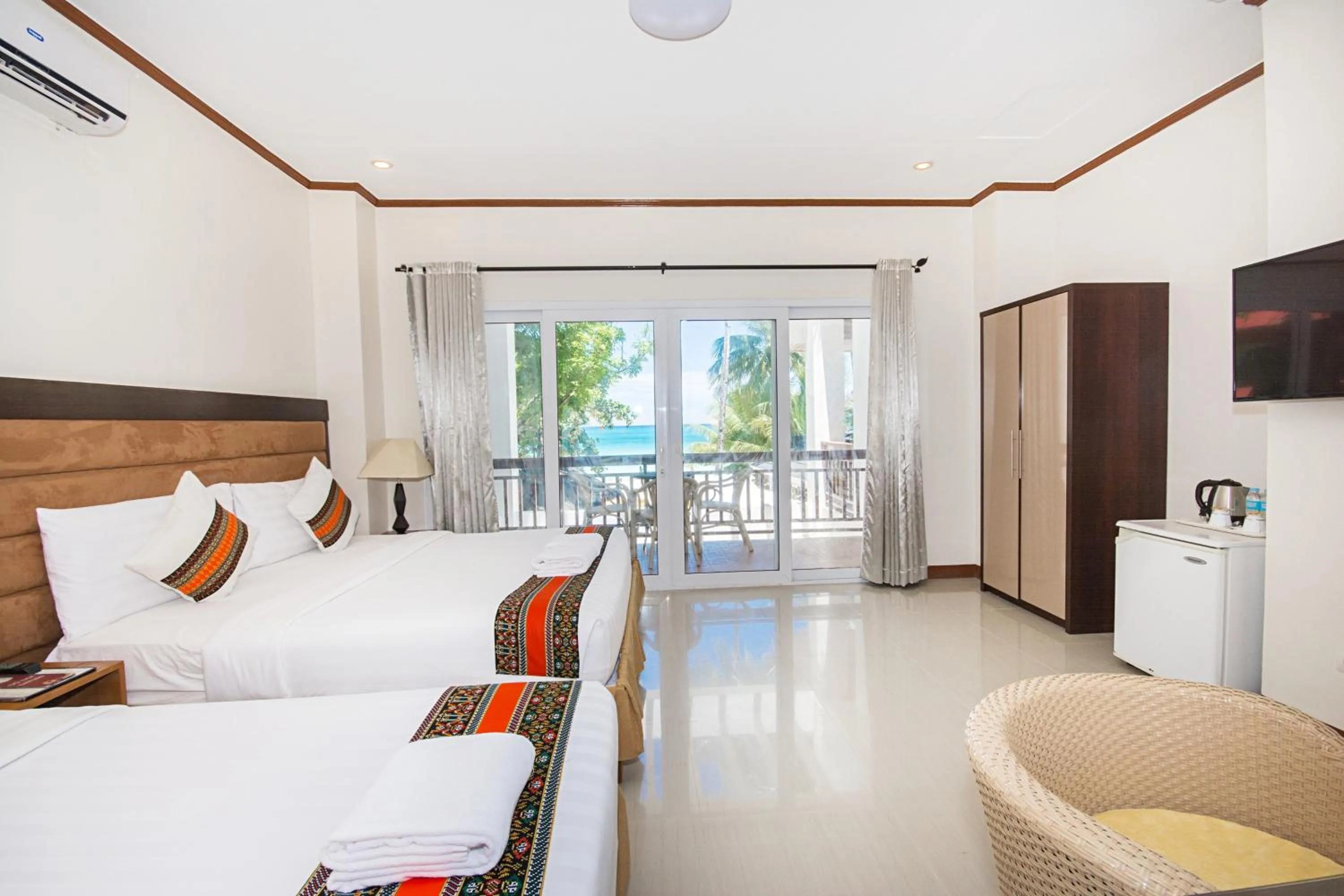 Photo of the whole room, Bed in Sur Beach Resort Boracay