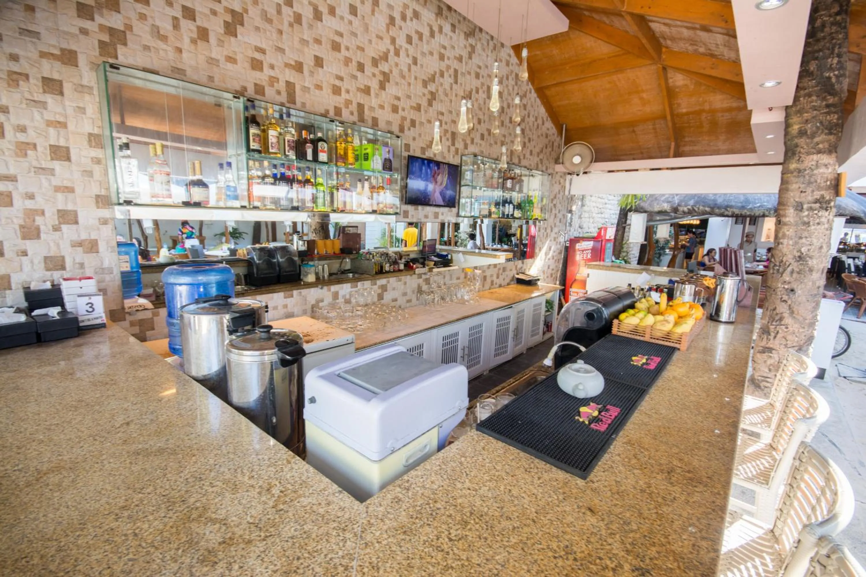 Restaurant/places to eat in Sur Beach Resort Boracay