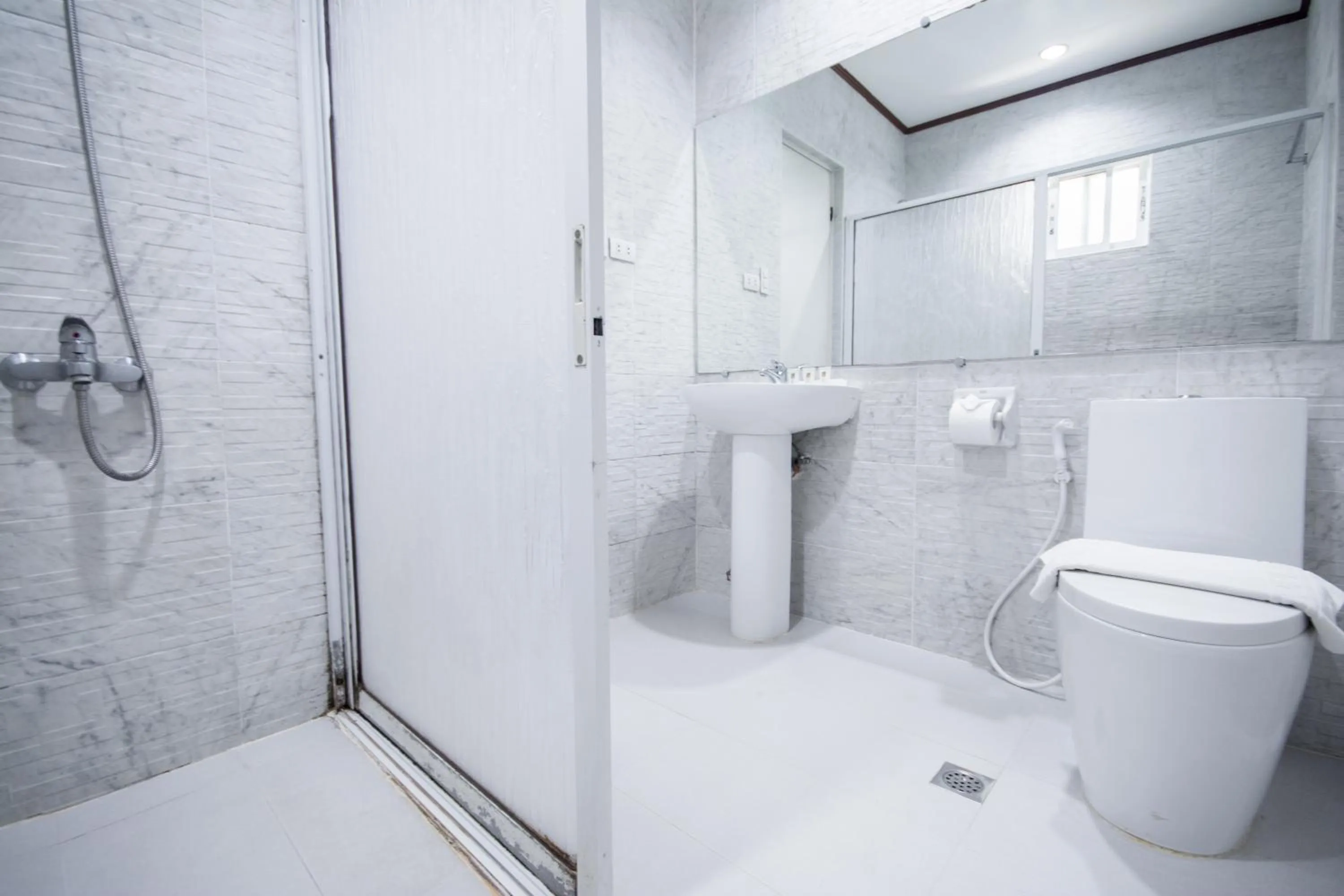 Bathroom in Sur Beach Resort Boracay