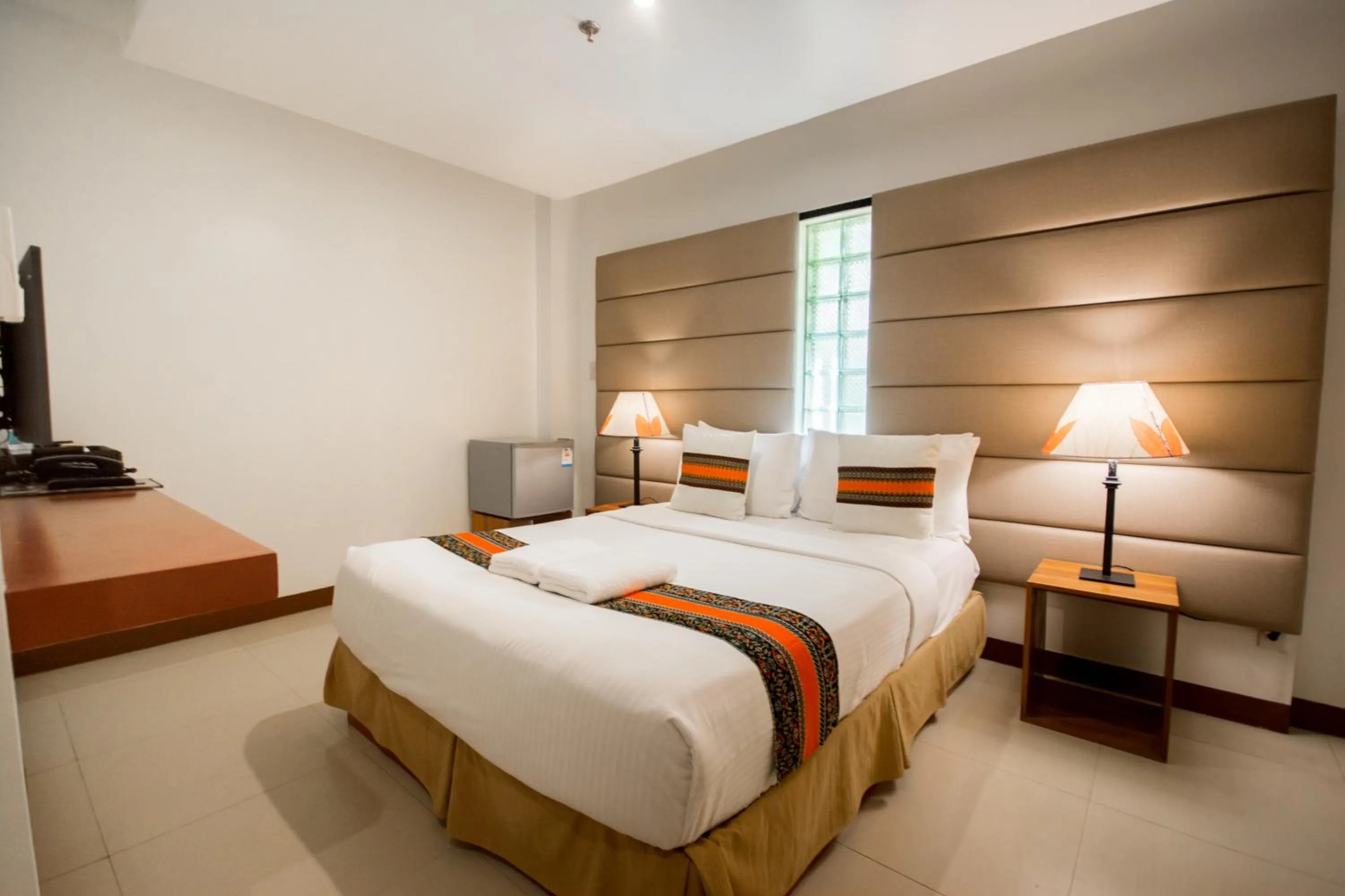 Bed in Sur Beach Resort Boracay