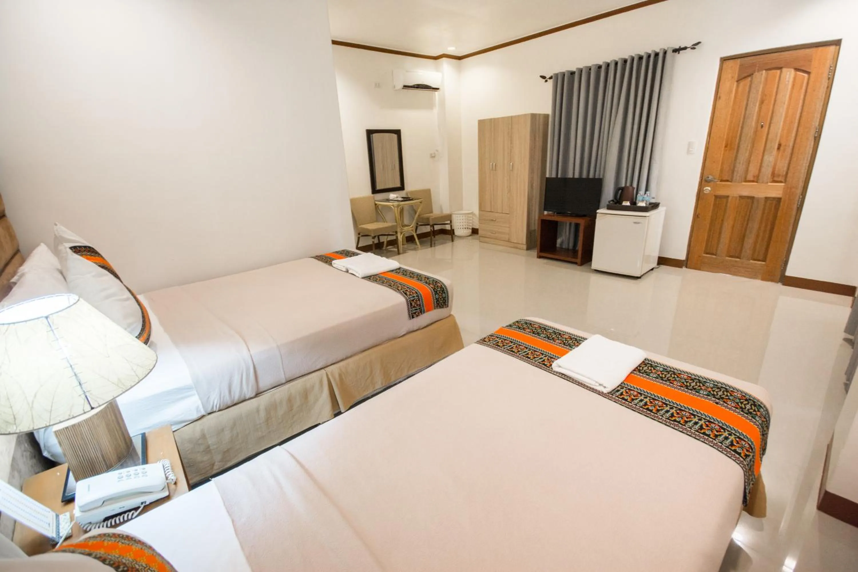 Photo of the whole room, Bed in Sur Beach Resort Boracay