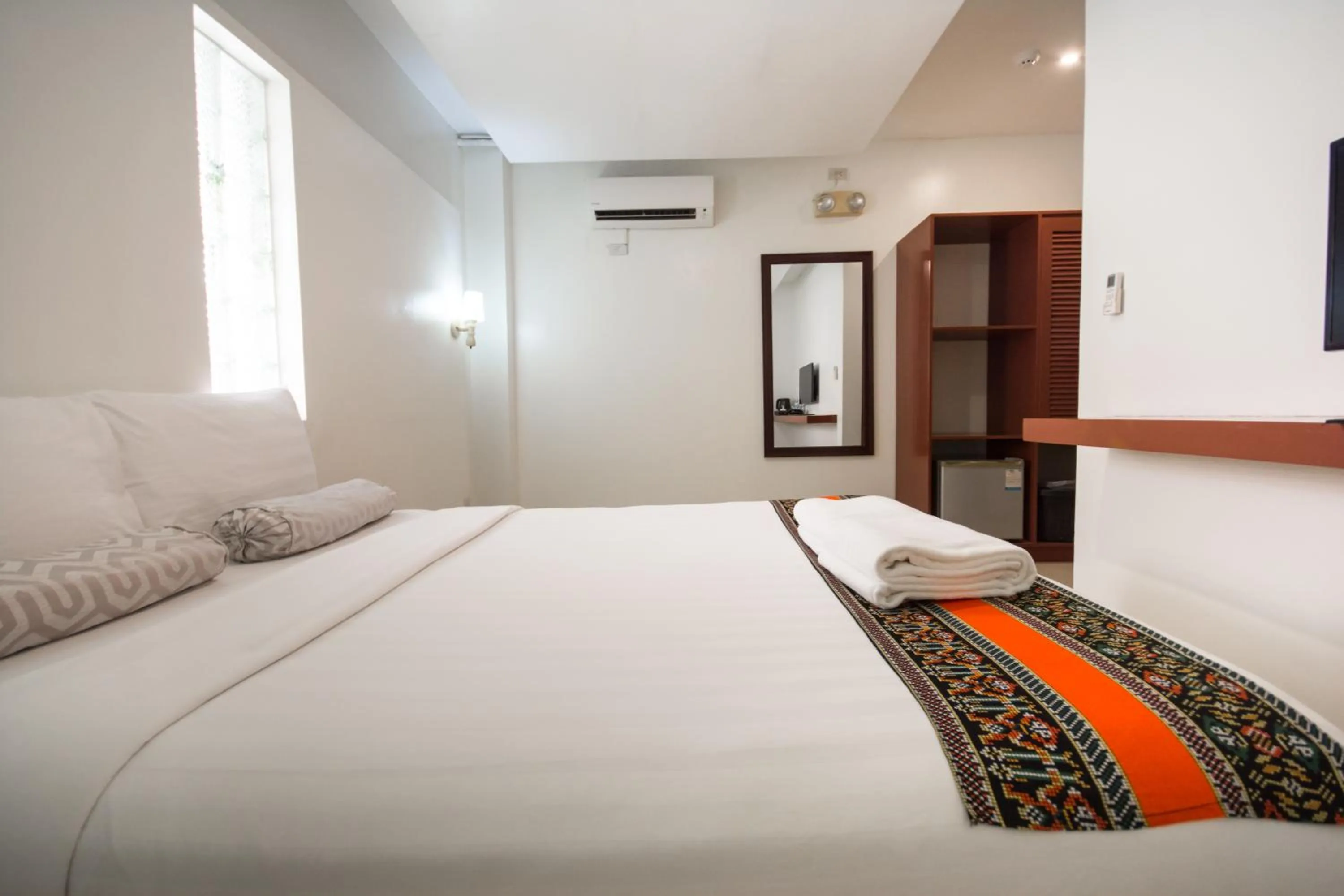 Bedroom, Bed in Sur Beach Resort Boracay