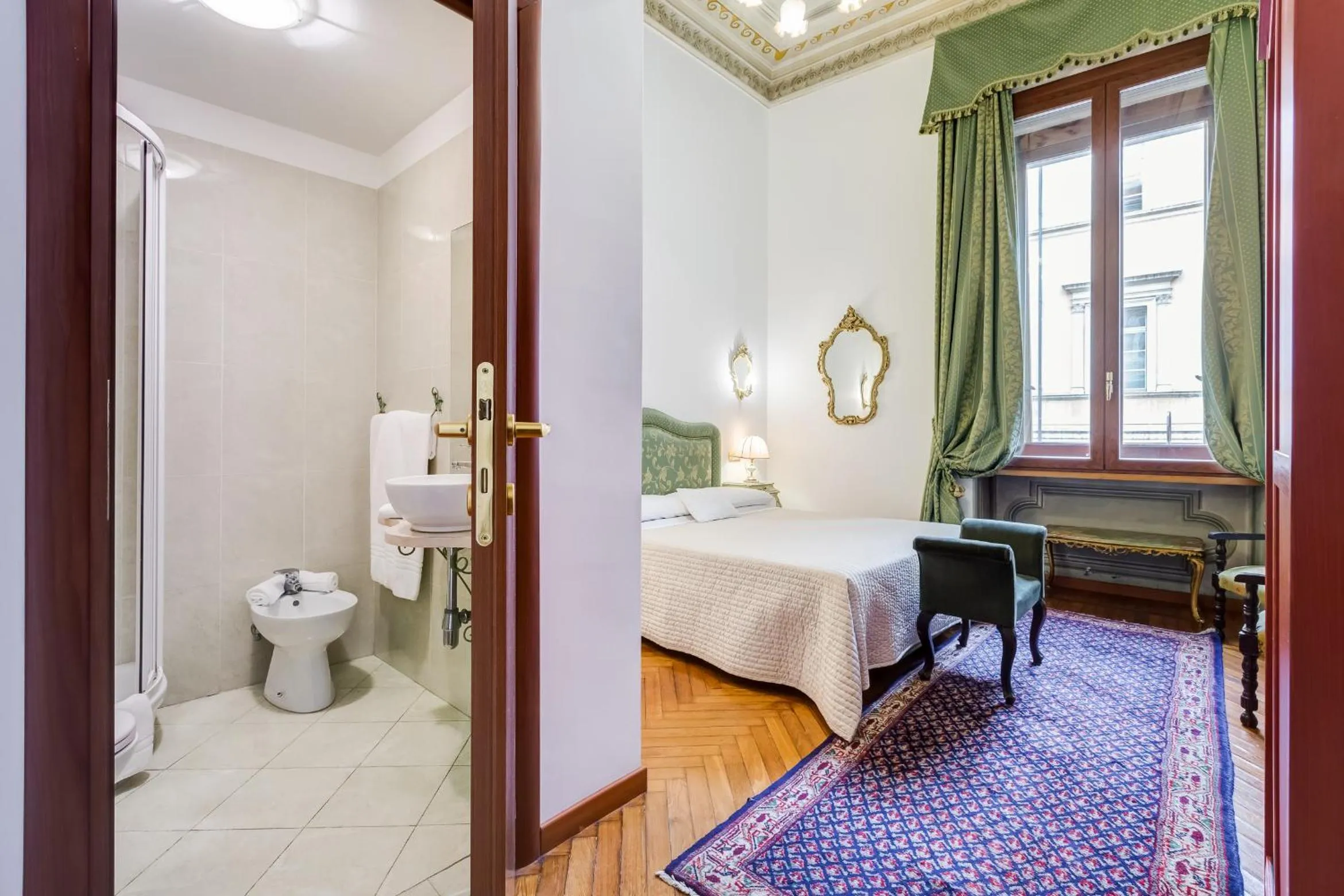 Photo of the whole room, Bed in Affreschi Su Roma Luxury B&B