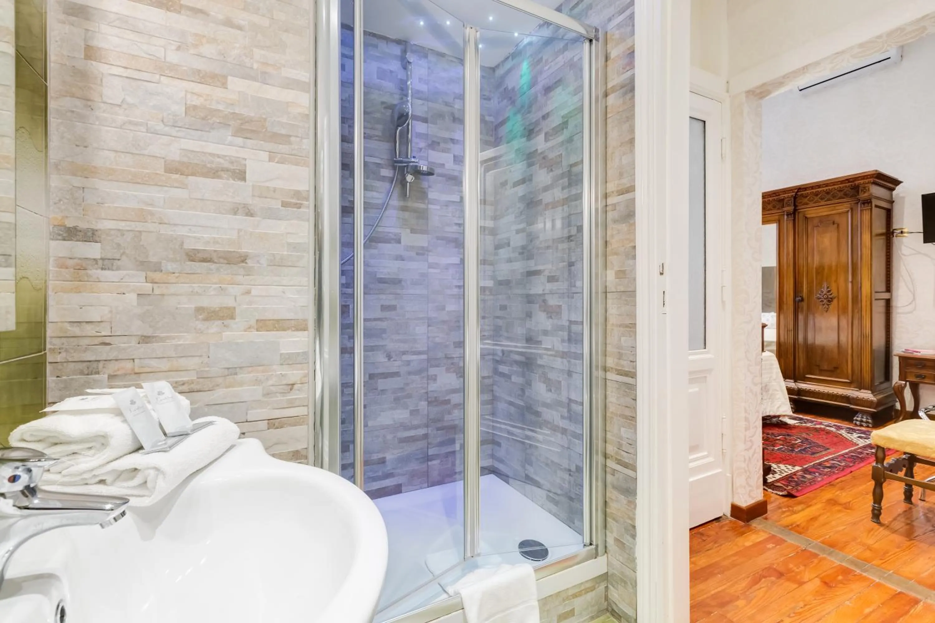 Bathroom in Affreschi Su Roma Luxury B&B