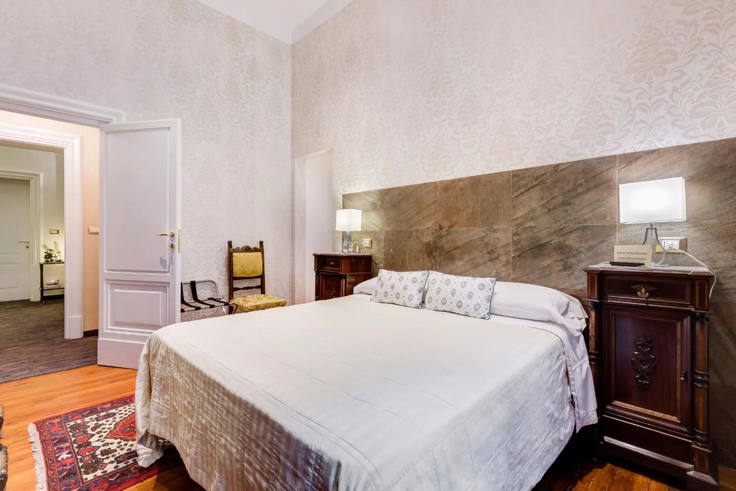 Photo of the whole room, Bed in Affreschi Su Roma Luxury B&B