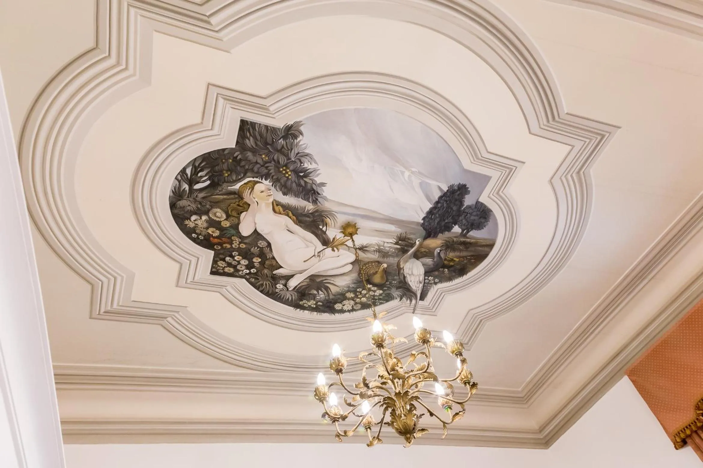 Decorative detail in Affreschi Su Roma Luxury B&B