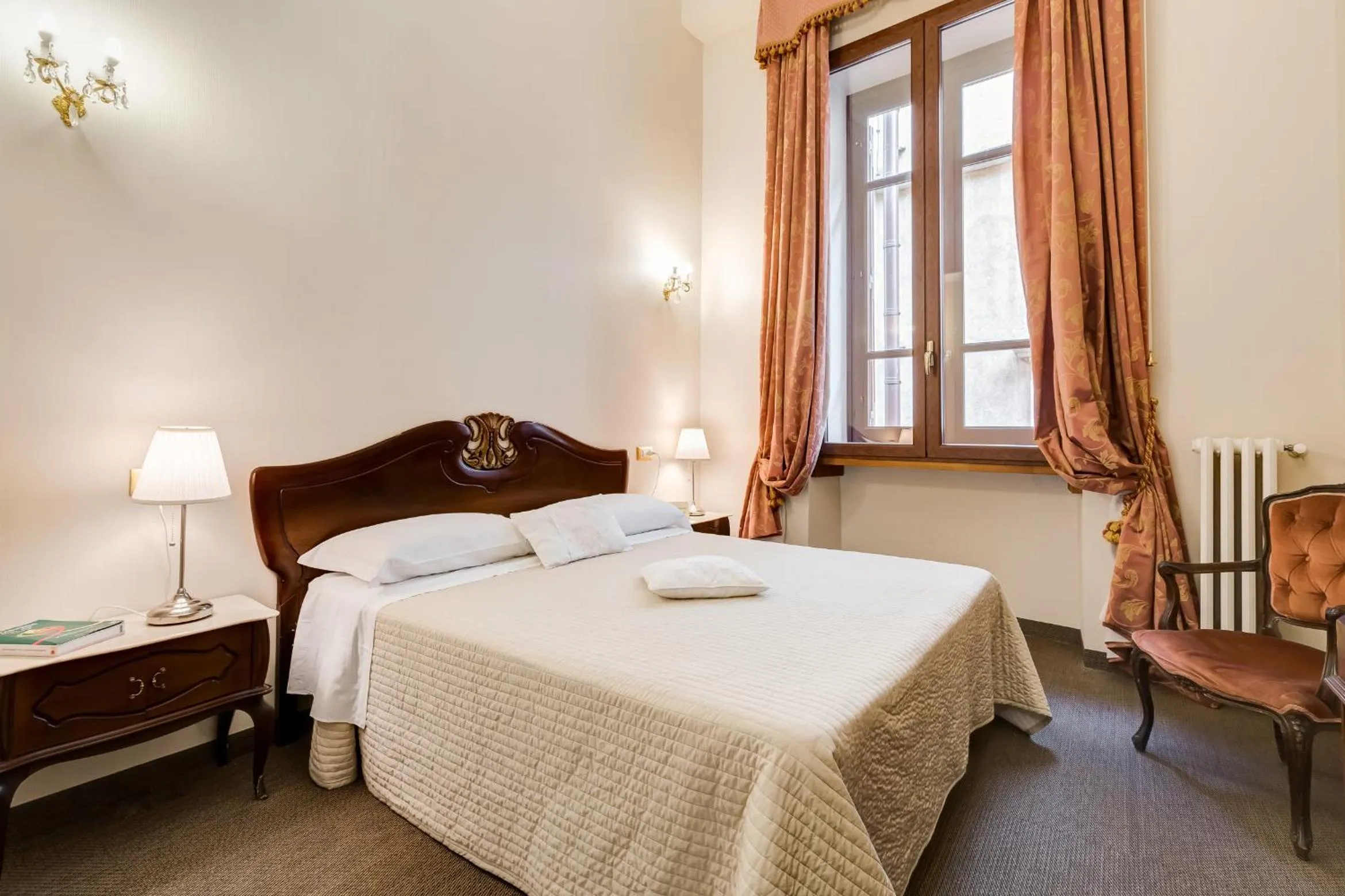 Photo of the whole room, Bed in Affreschi Su Roma Luxury B&B