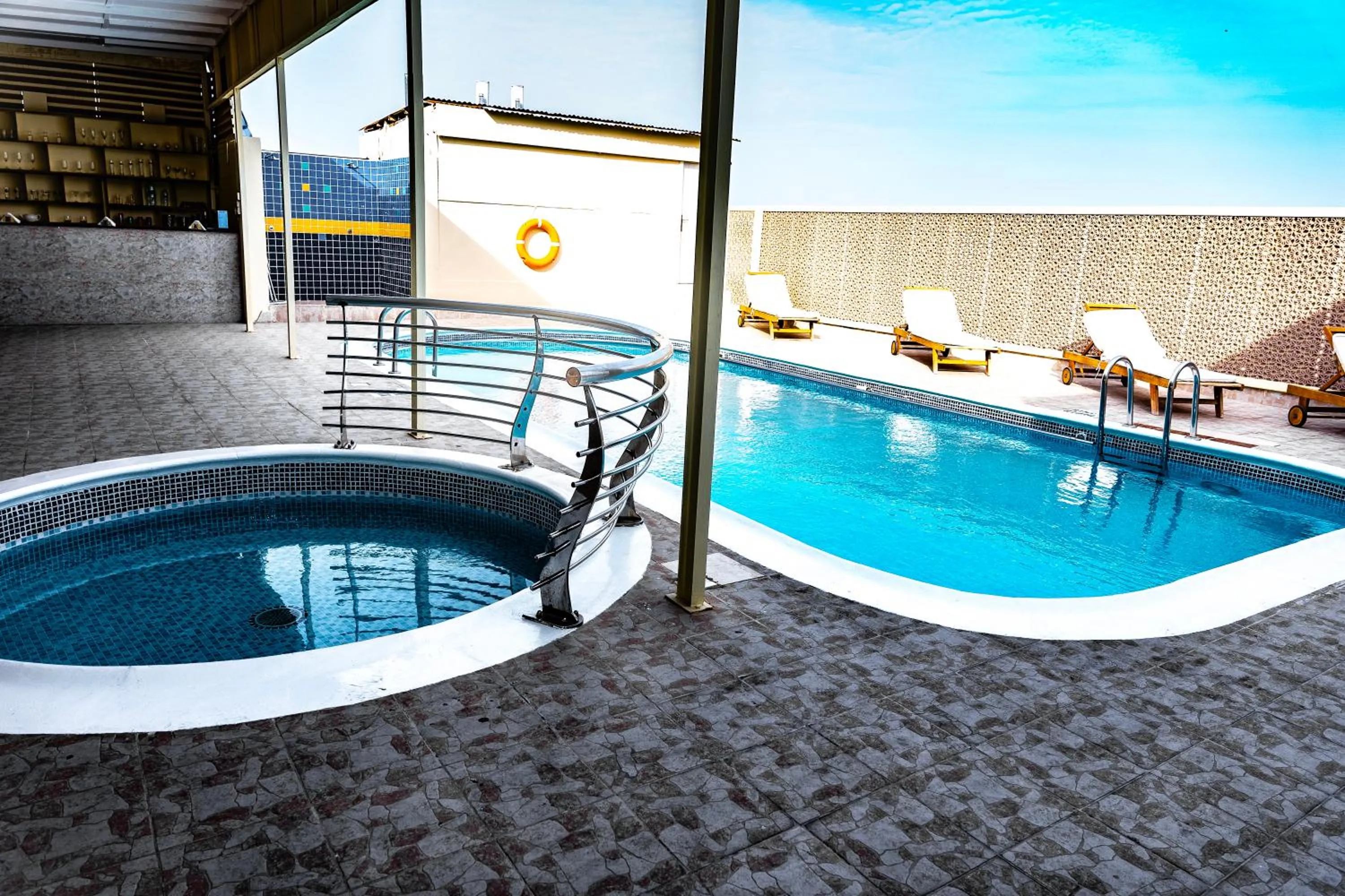 Swimming pool in Grand Central Hotel