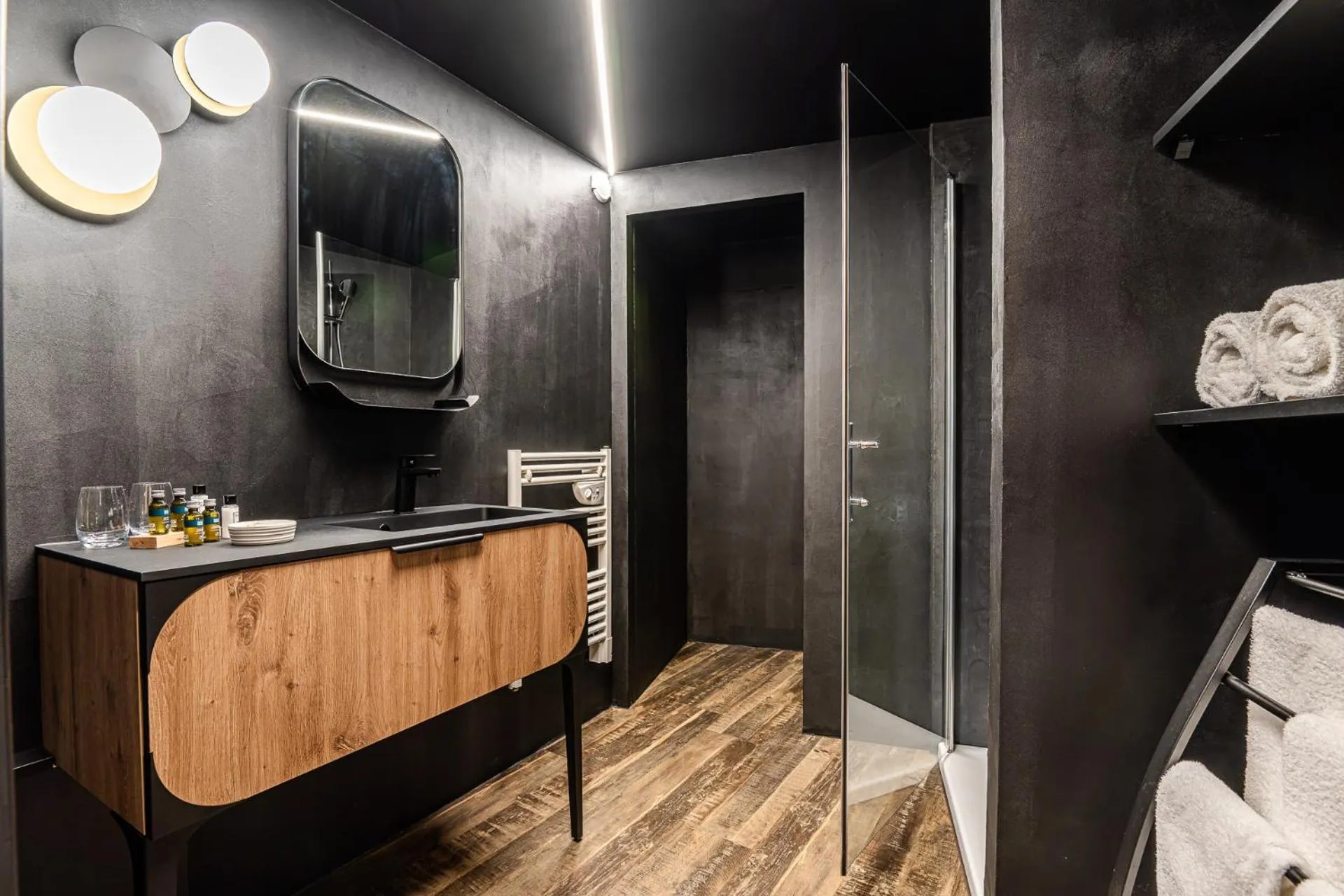 Bathroom in Logis Hôtellerie Les Brisants , Restaurant J M Perochon