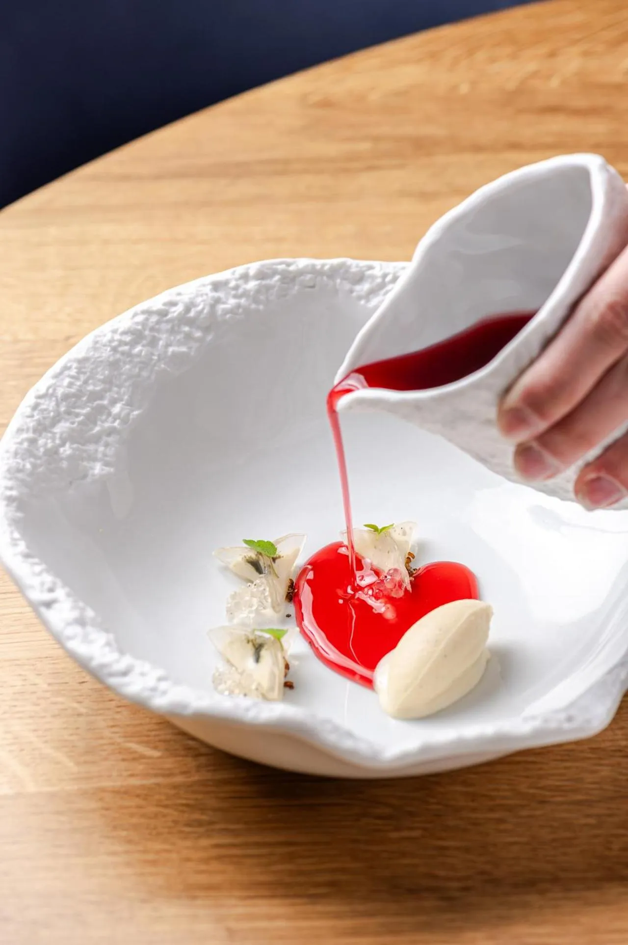 Restaurant/places to eat in Logis Hôtellerie Les Brisants , Restaurant J M Perochon