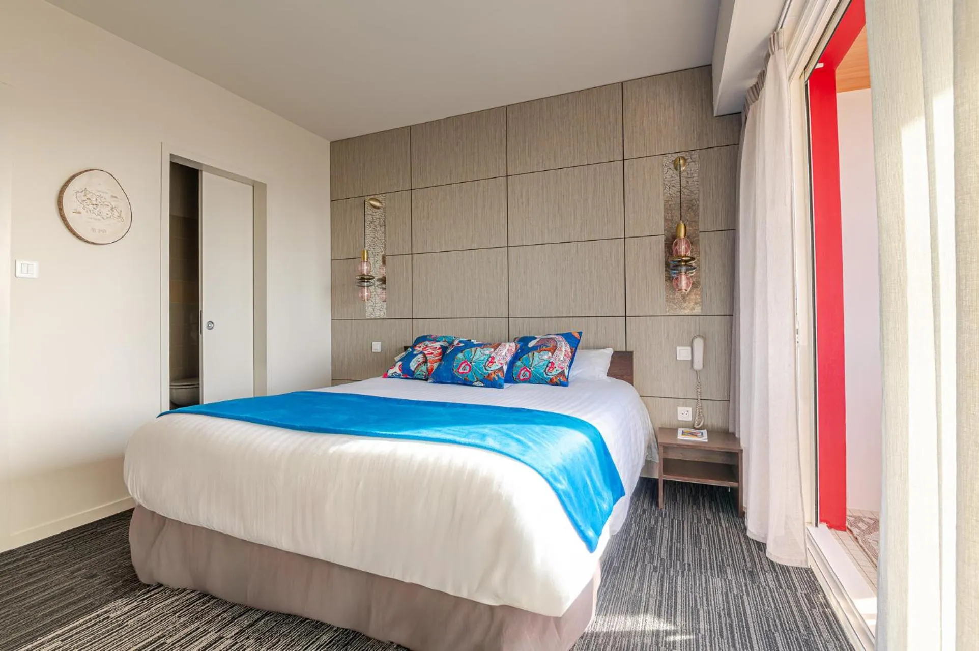 Bed in Logis Hôtellerie Les Brisants , Restaurant J M Perochon