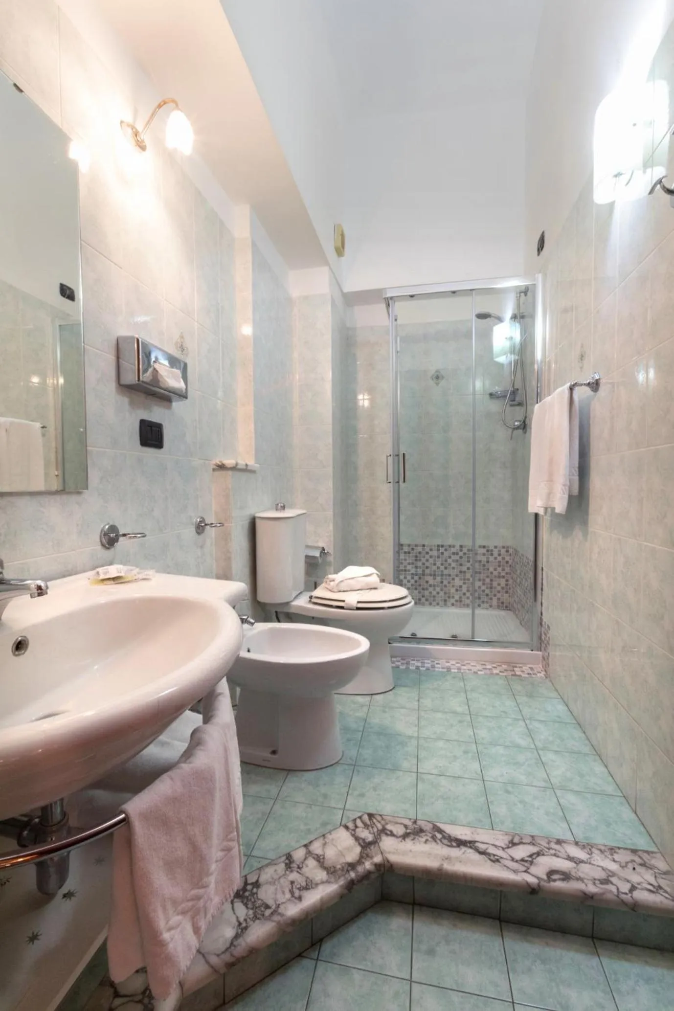 Shower in Hotel Sant'Elia