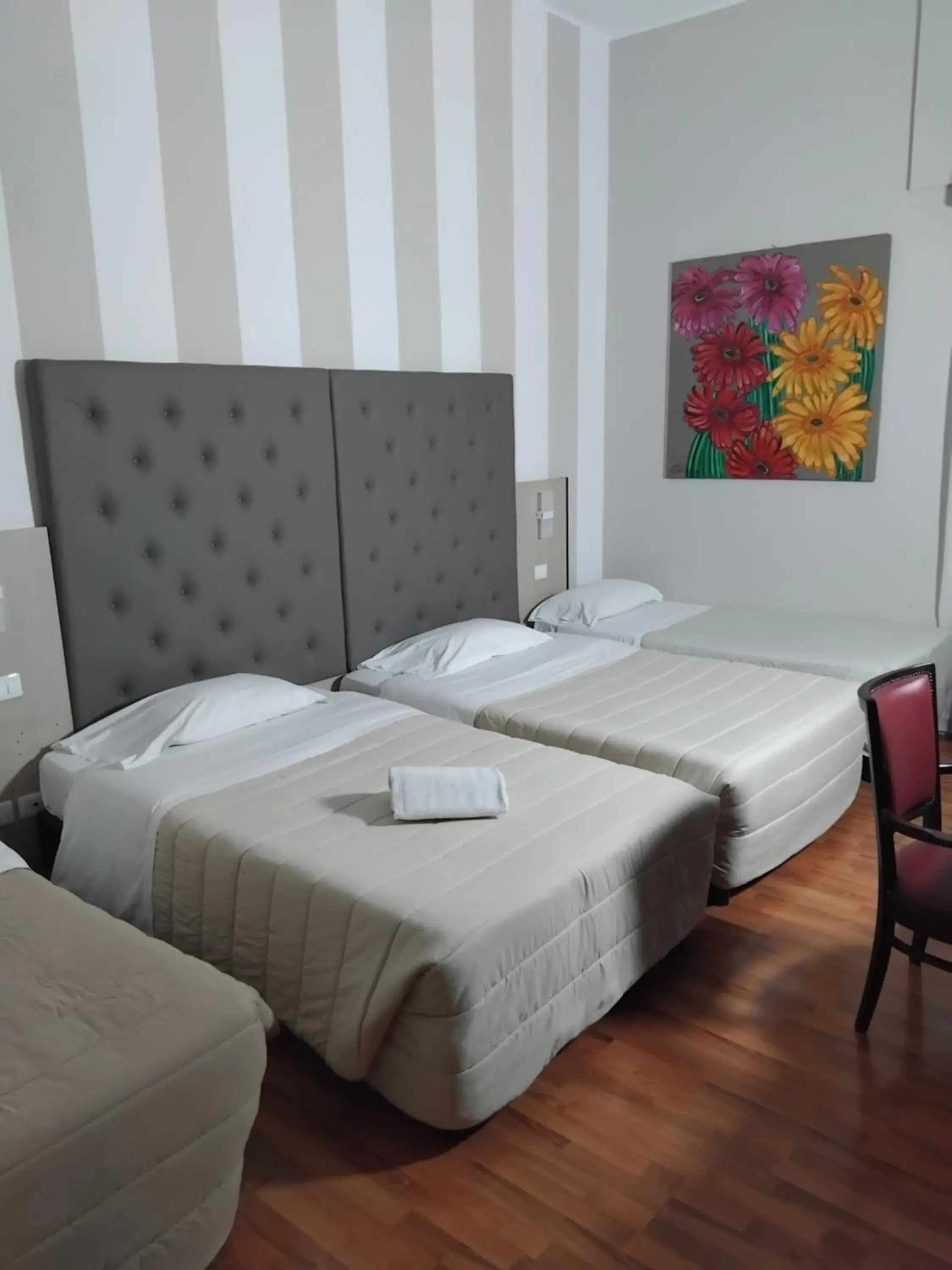 Comfort Quadruple Room in Hotel Sant'Elia Comfort Quadruple Room in Hotel Sant'Elia