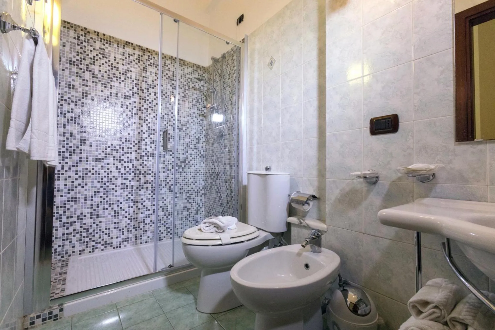 Shower in Hotel Sant'Elia