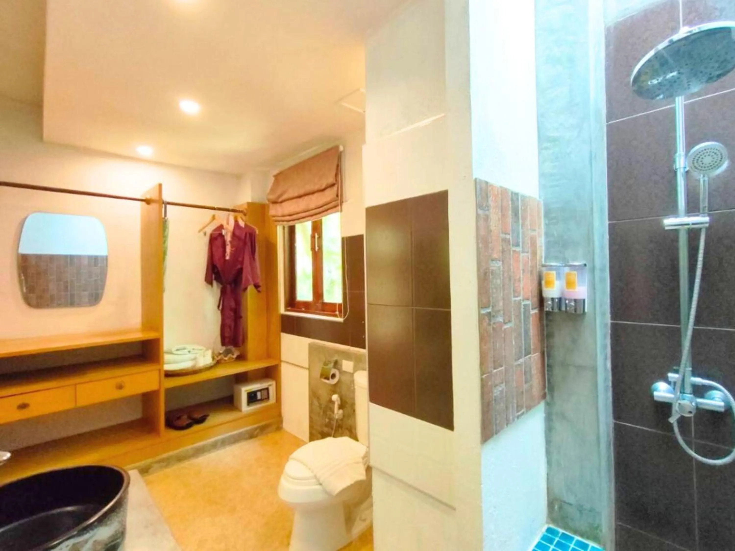 Shower in Vartika Resovilla Kuiburi Beach Resort and Villas