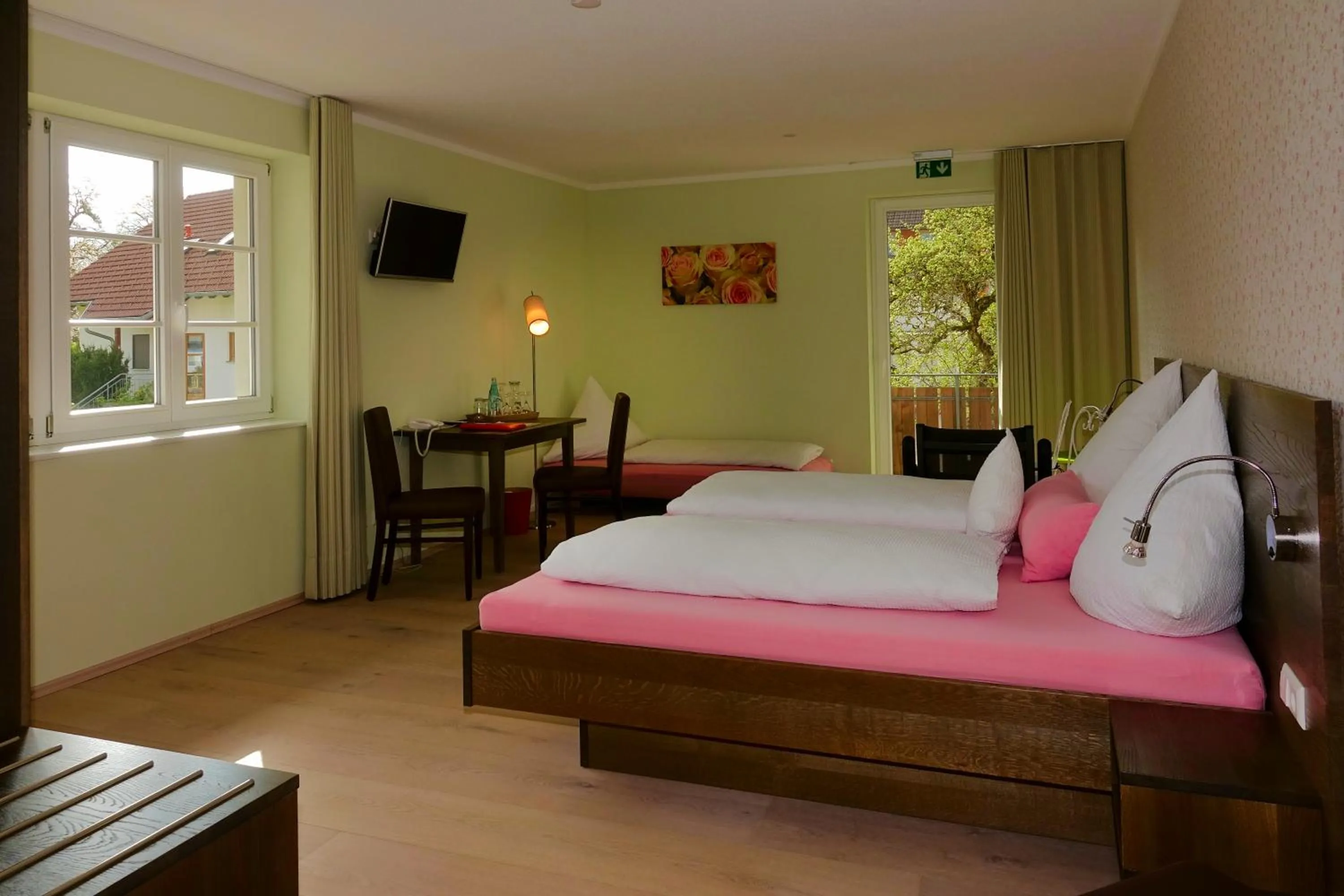 Photo of the whole room, Bed in Gret-Stube