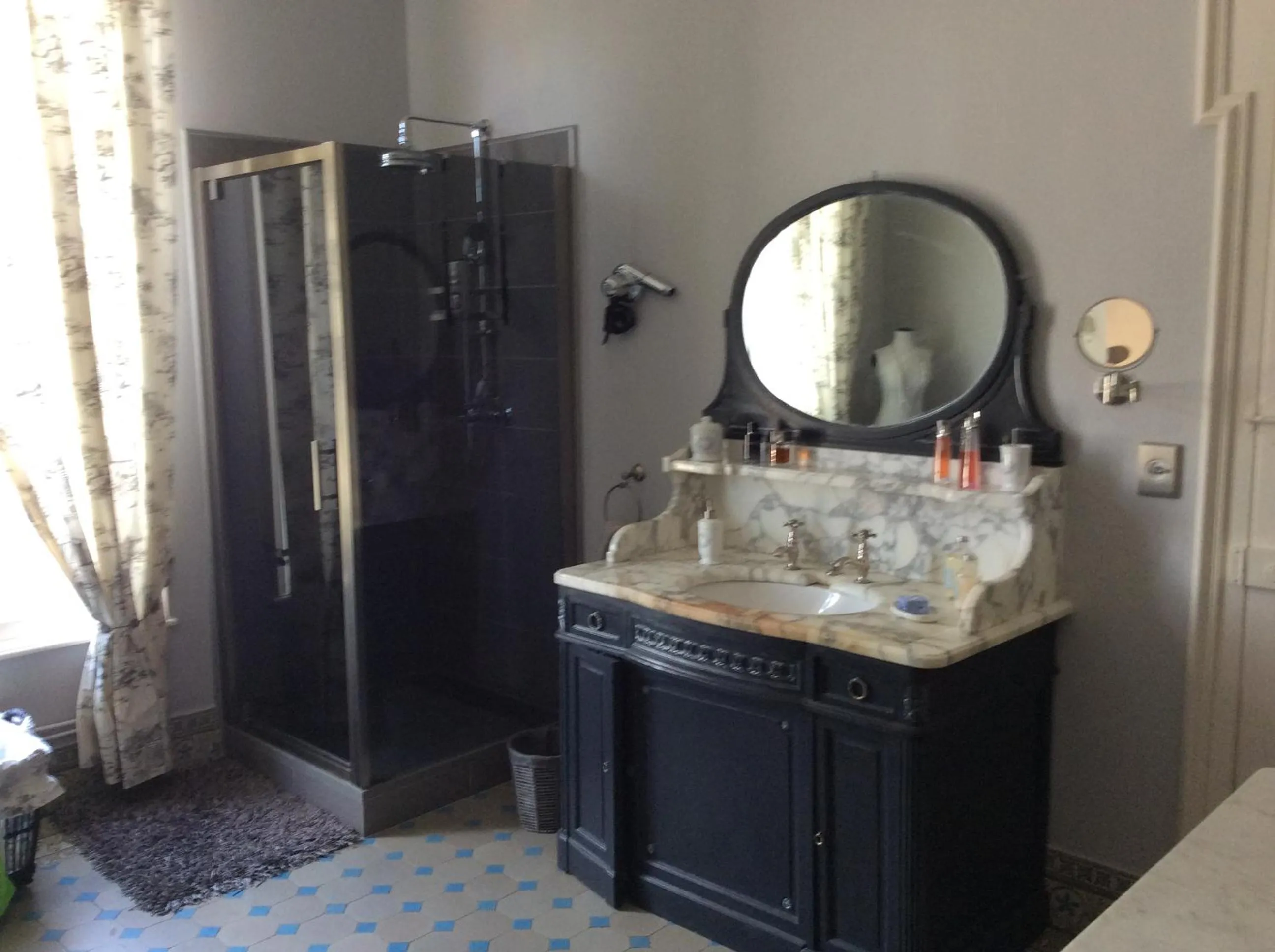 Photo of the whole room in L'hostellerie du chateau