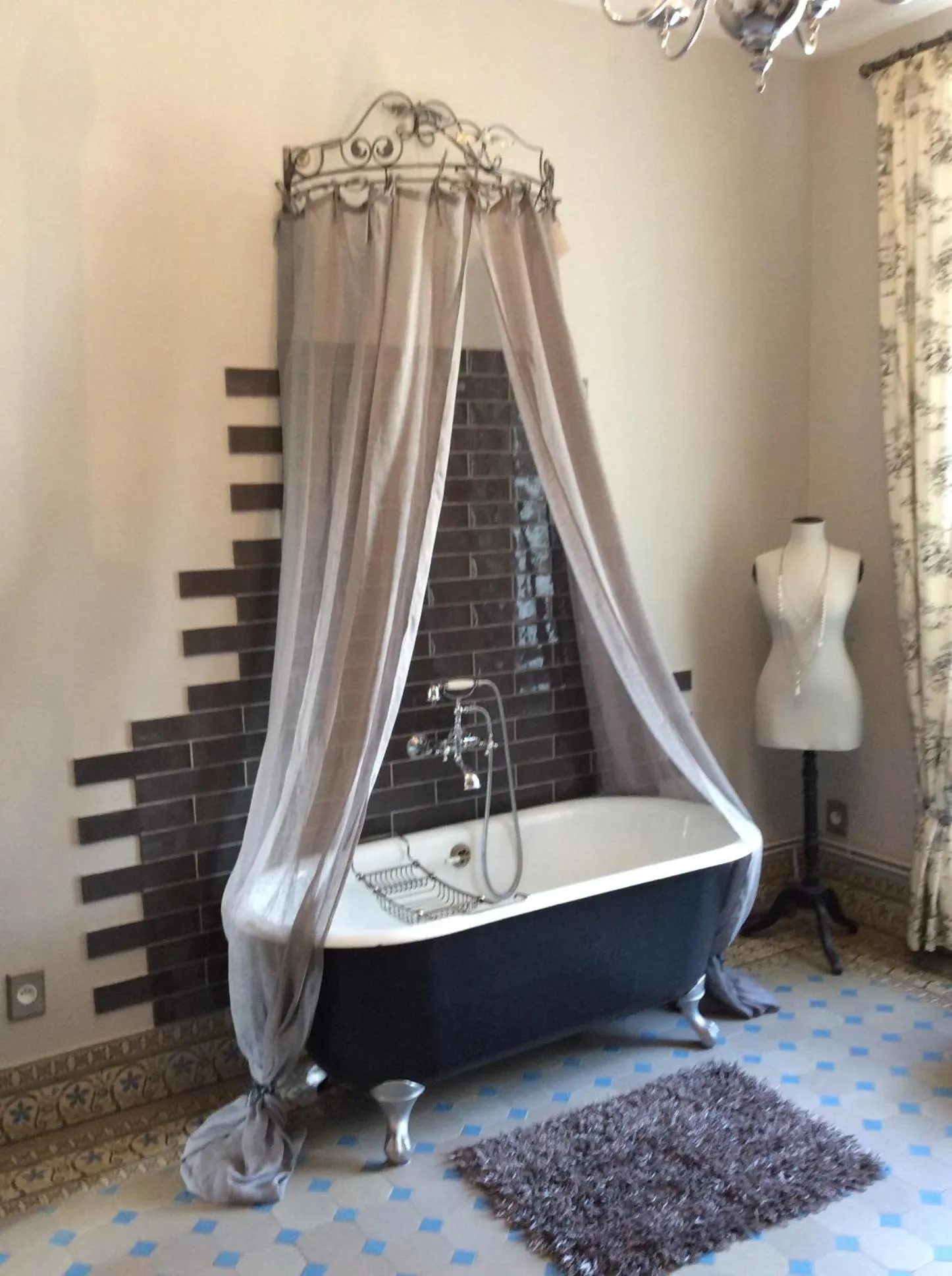 Bathroom in L'hostellerie du chateau