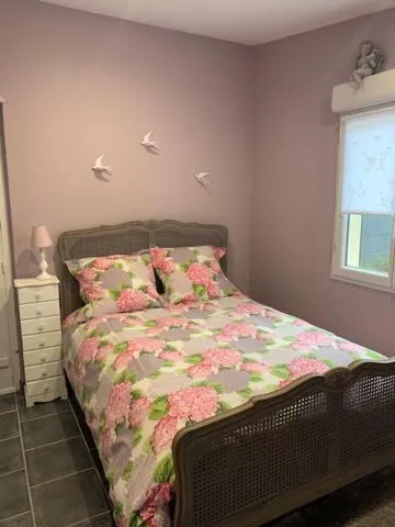 Bed in L'hostellerie du chateau