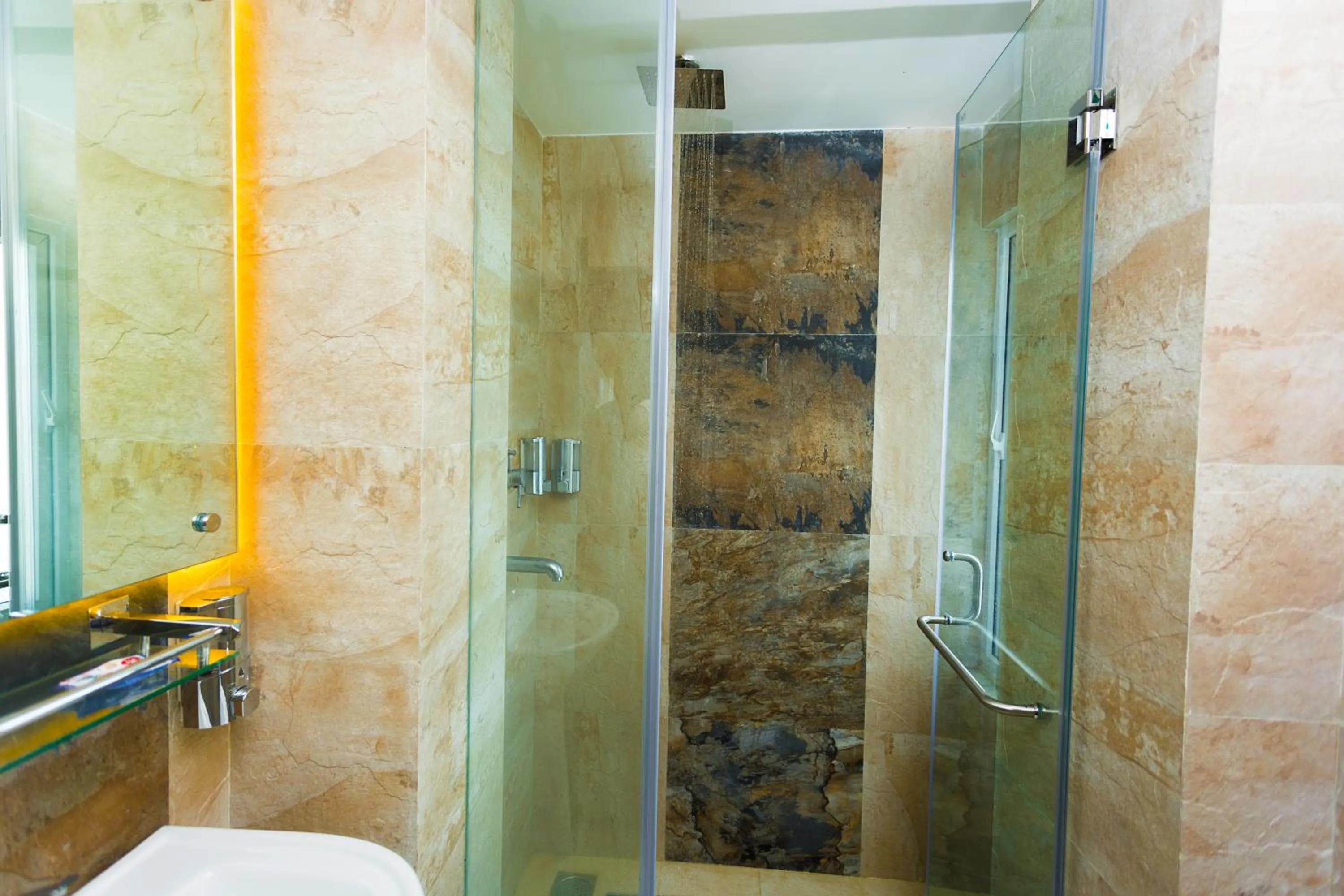 Shower in Bodhi Boutique Hotel