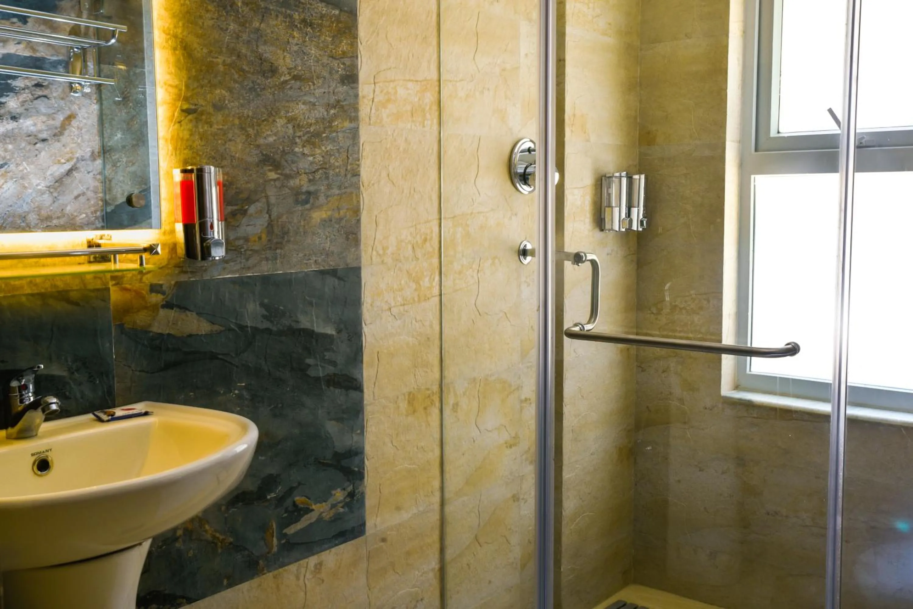 Shower in Bodhi Boutique Hotel