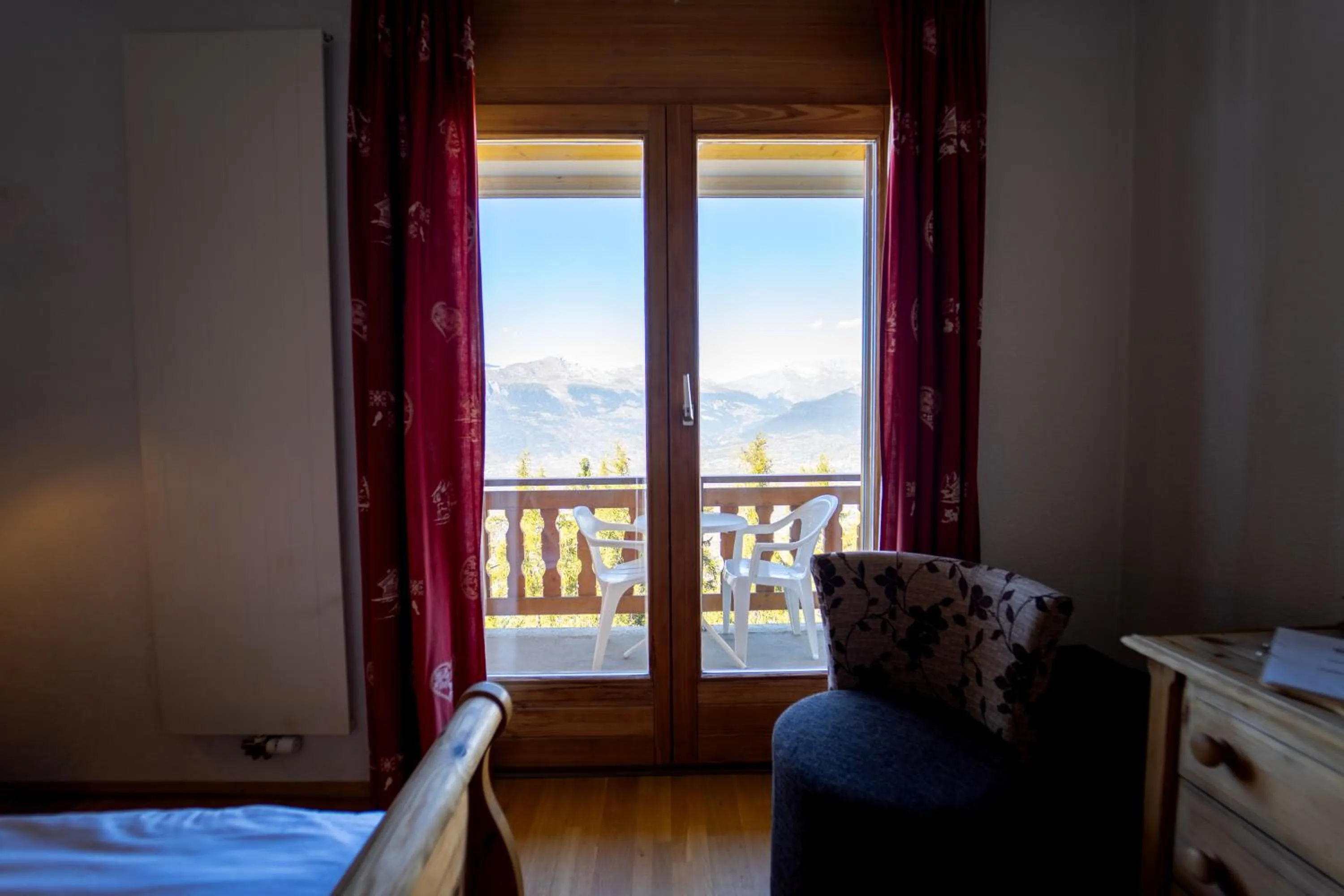 View (from property/room), Bed in Hôtel Magrappé