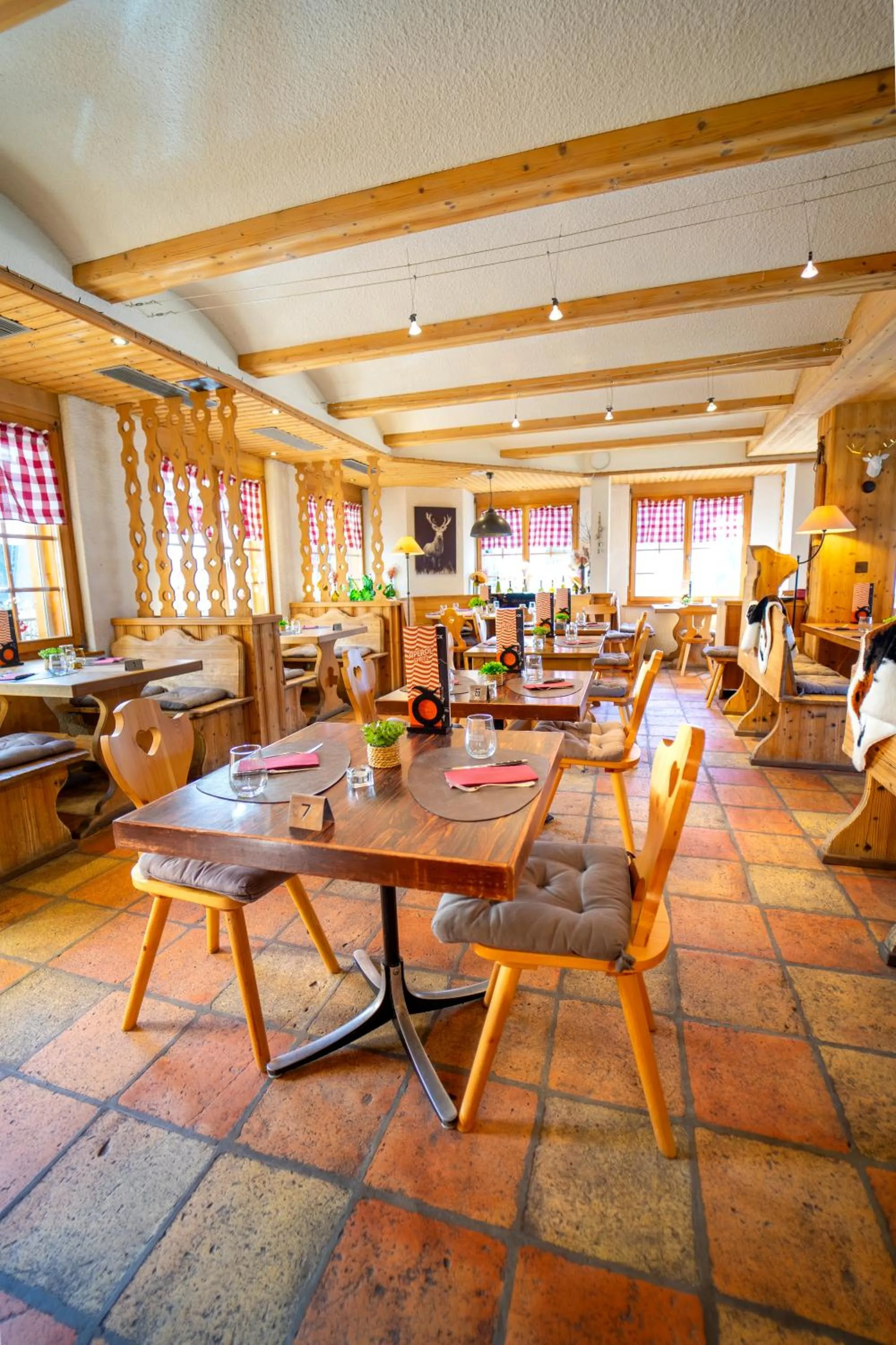 Restaurant/places to eat in Hôtel Magrappé