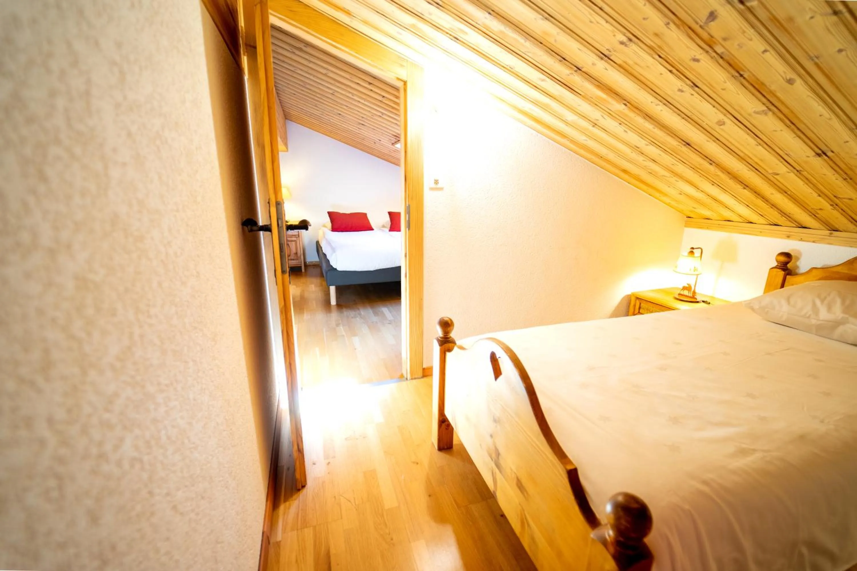 Bedroom, Bed in Hôtel Magrappé