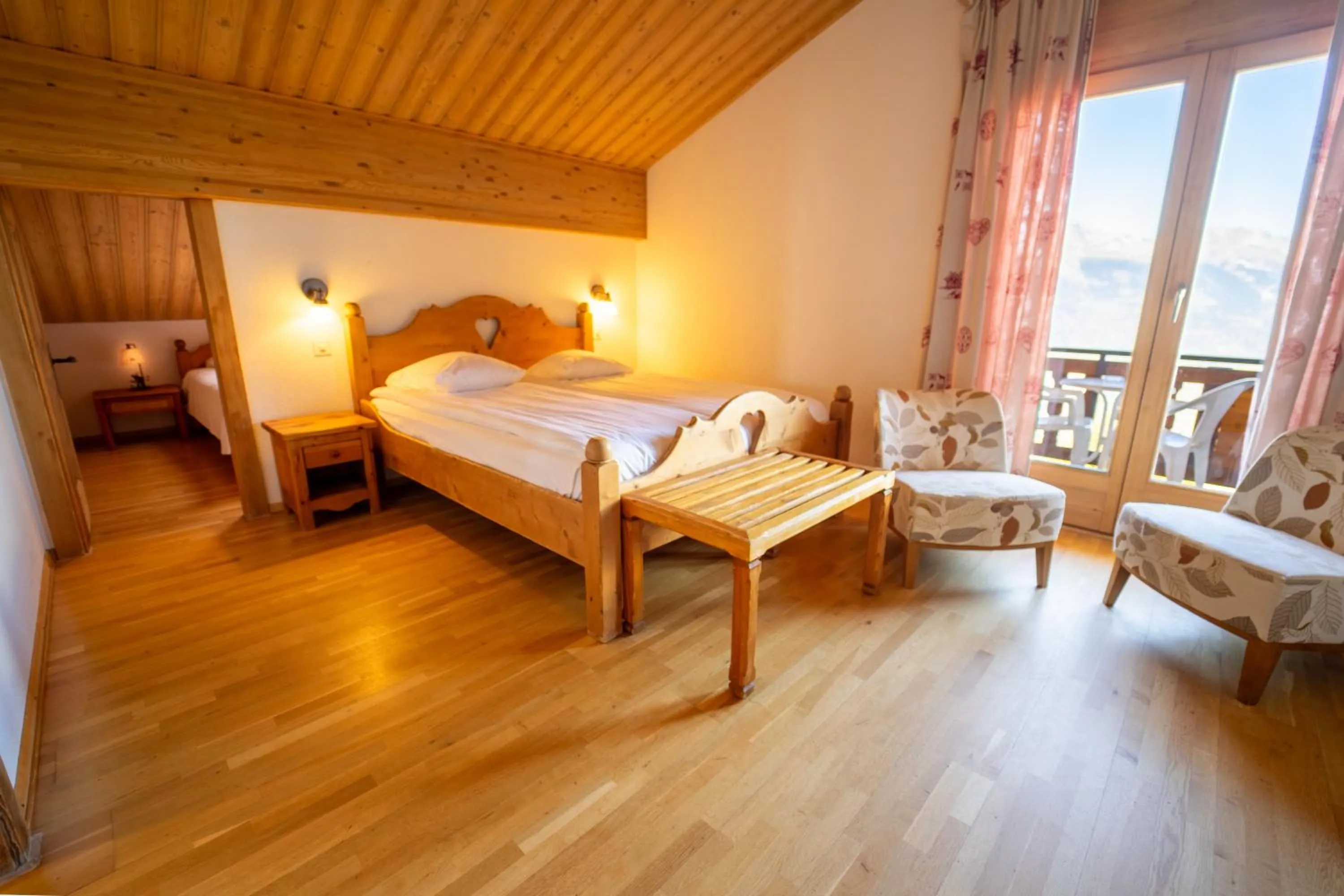 Seating area, Bed in Hôtel Magrappé