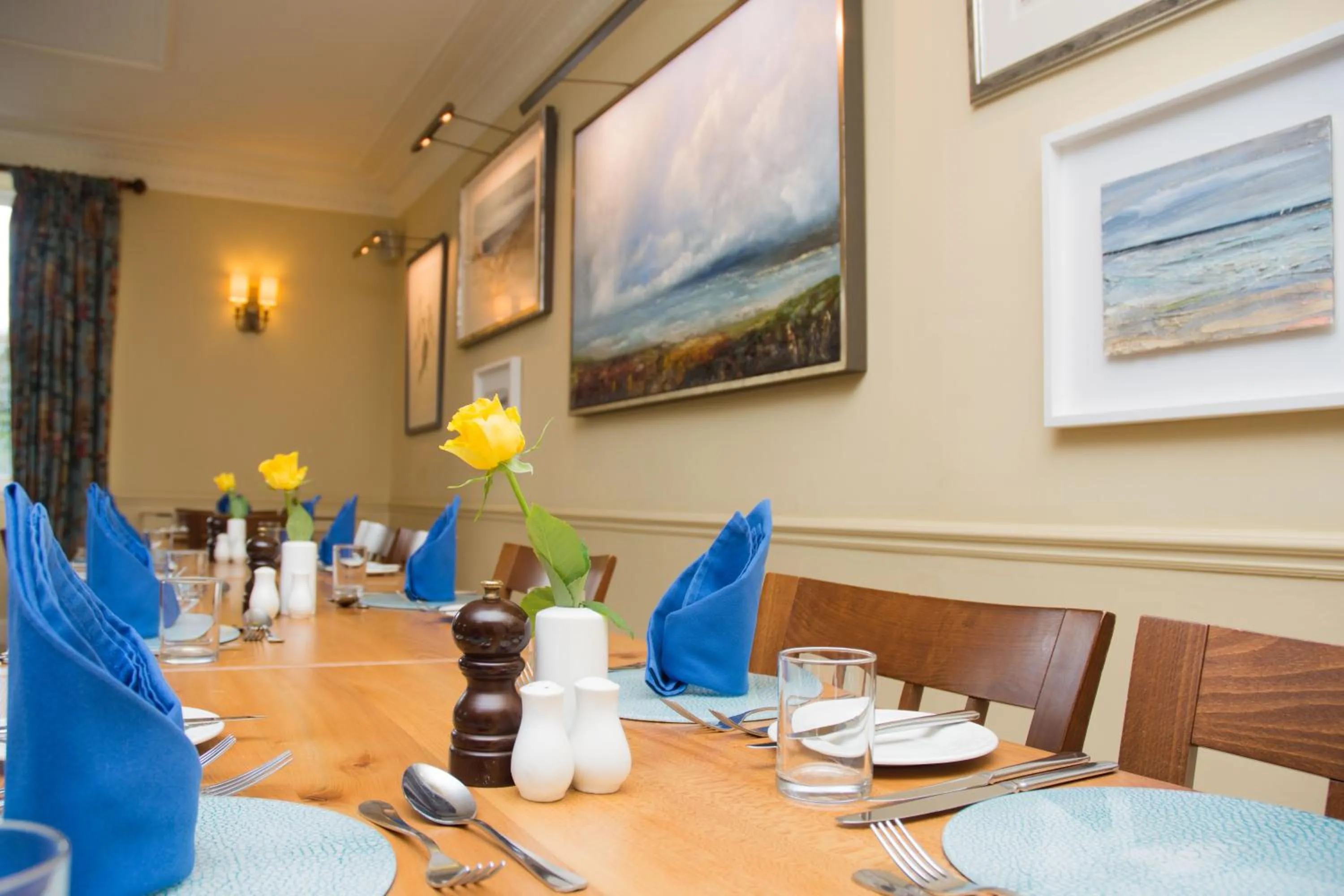 Food and drinks in Bridgend Hotel