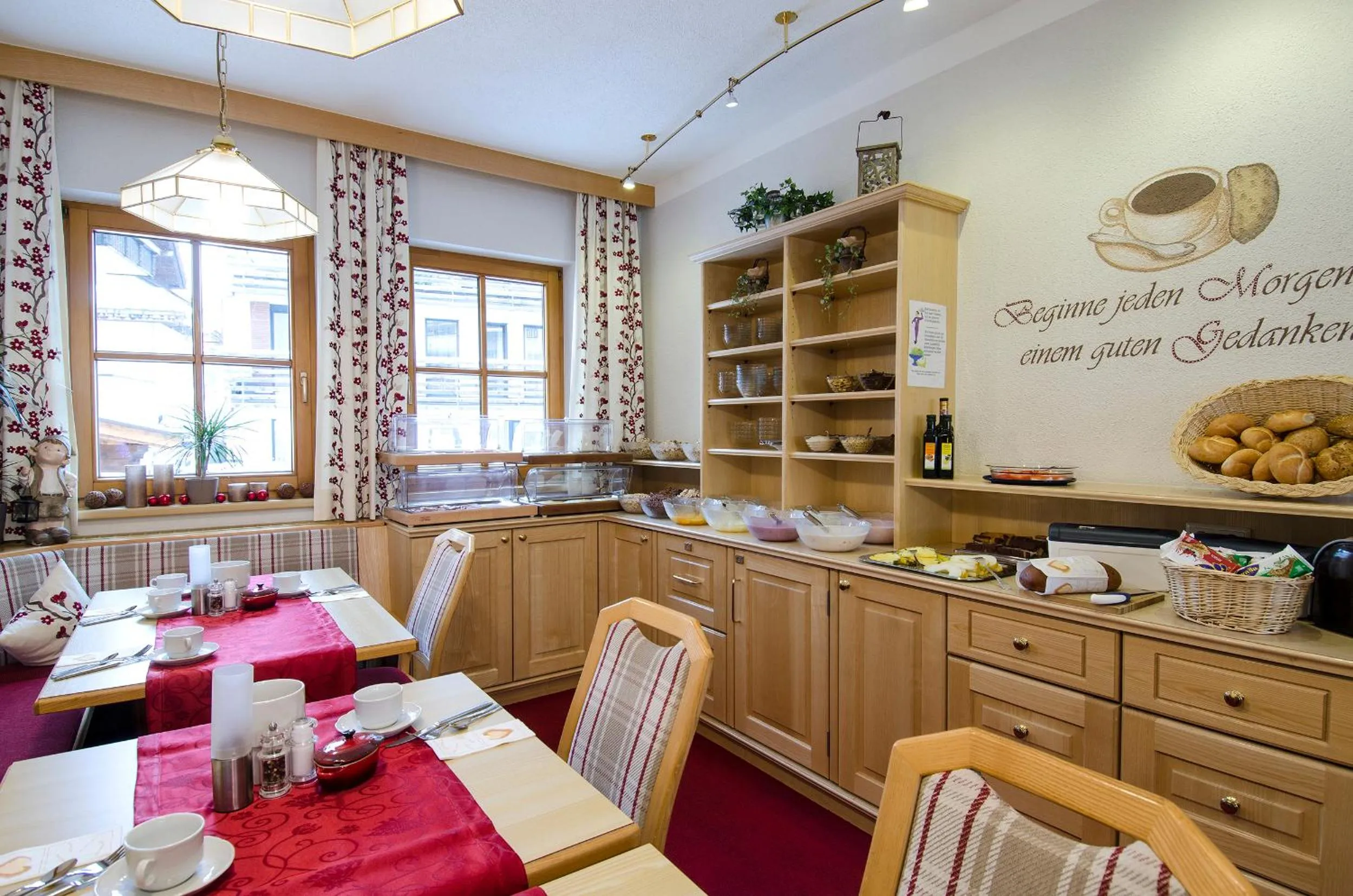 Restaurant/places to eat in Hotel Idhof