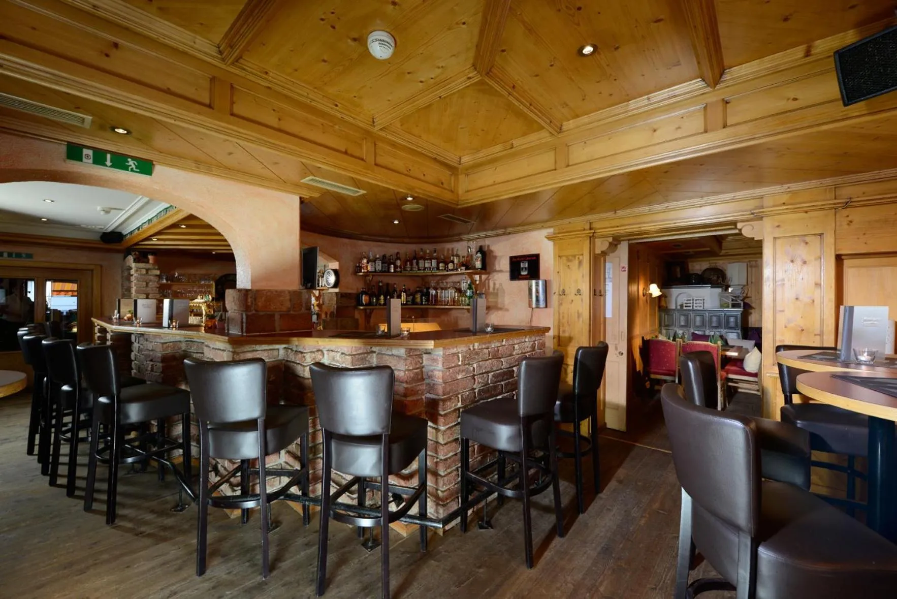 Lounge or bar in Alpenresidenz Ballunspitze - Kinderhotel