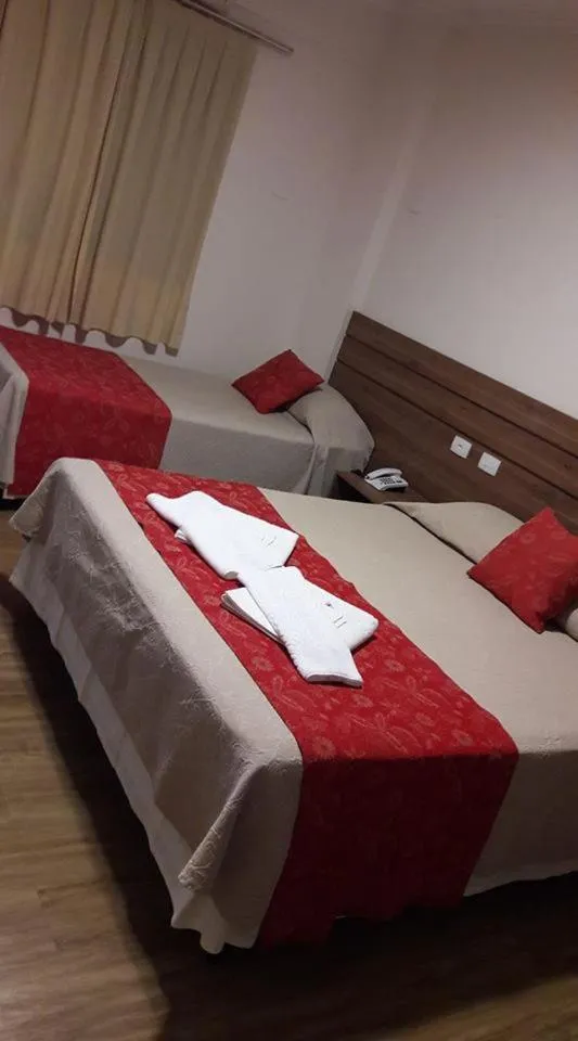 Photo of the whole room, Bed in Hotel Metropolitan