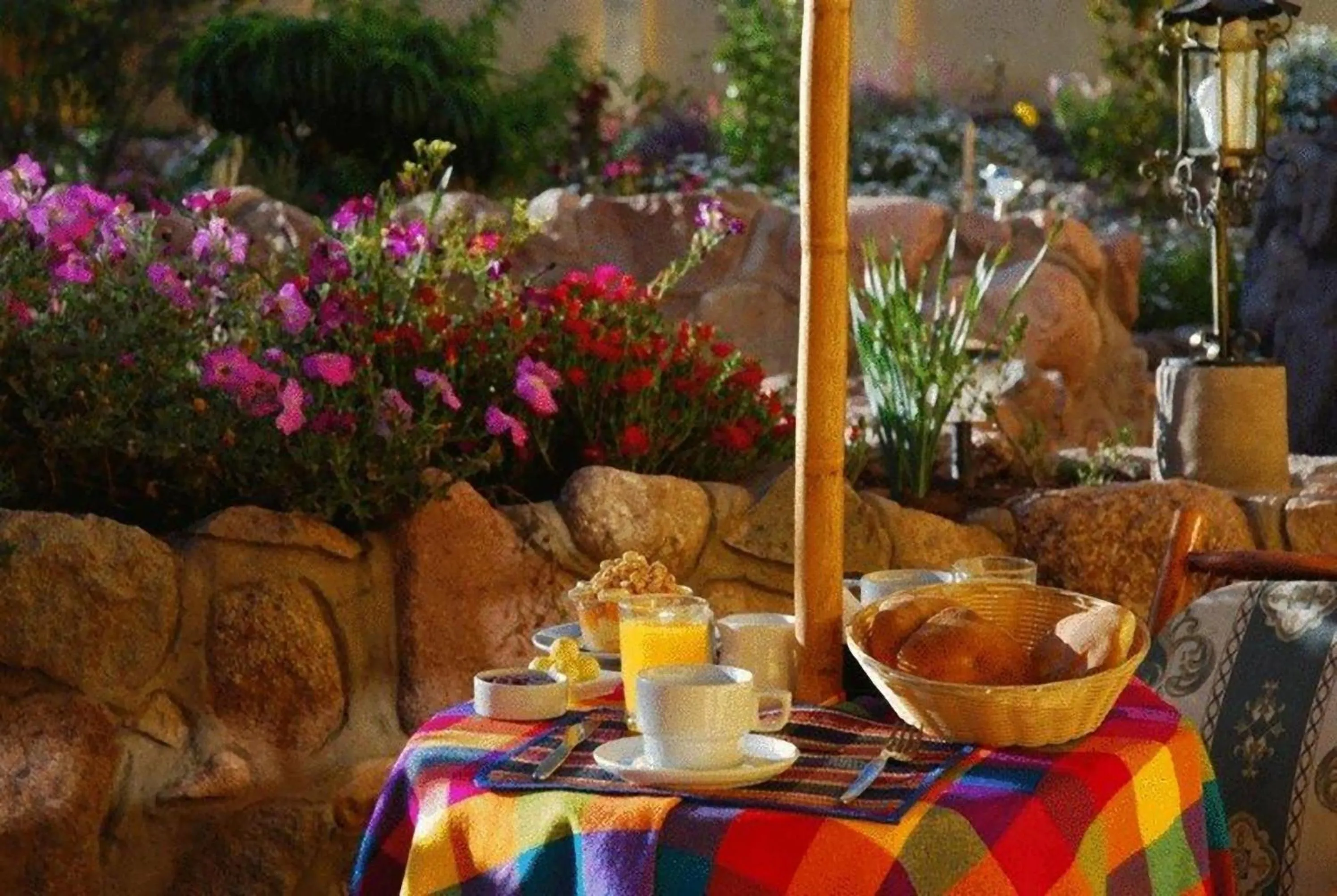 Restaurant/places to eat in Amaru Valle Hotel