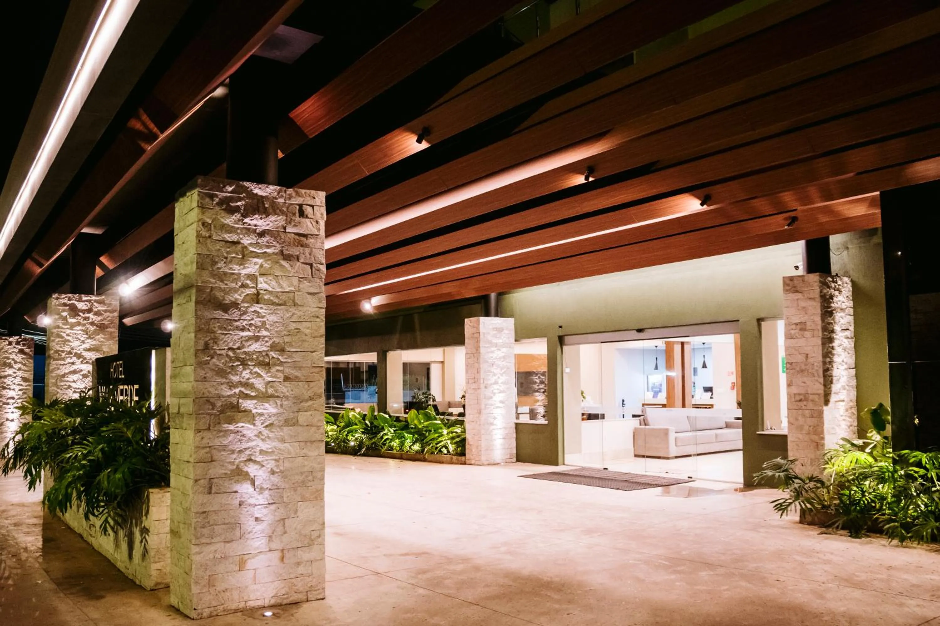 Night in Hotel Vale Verde