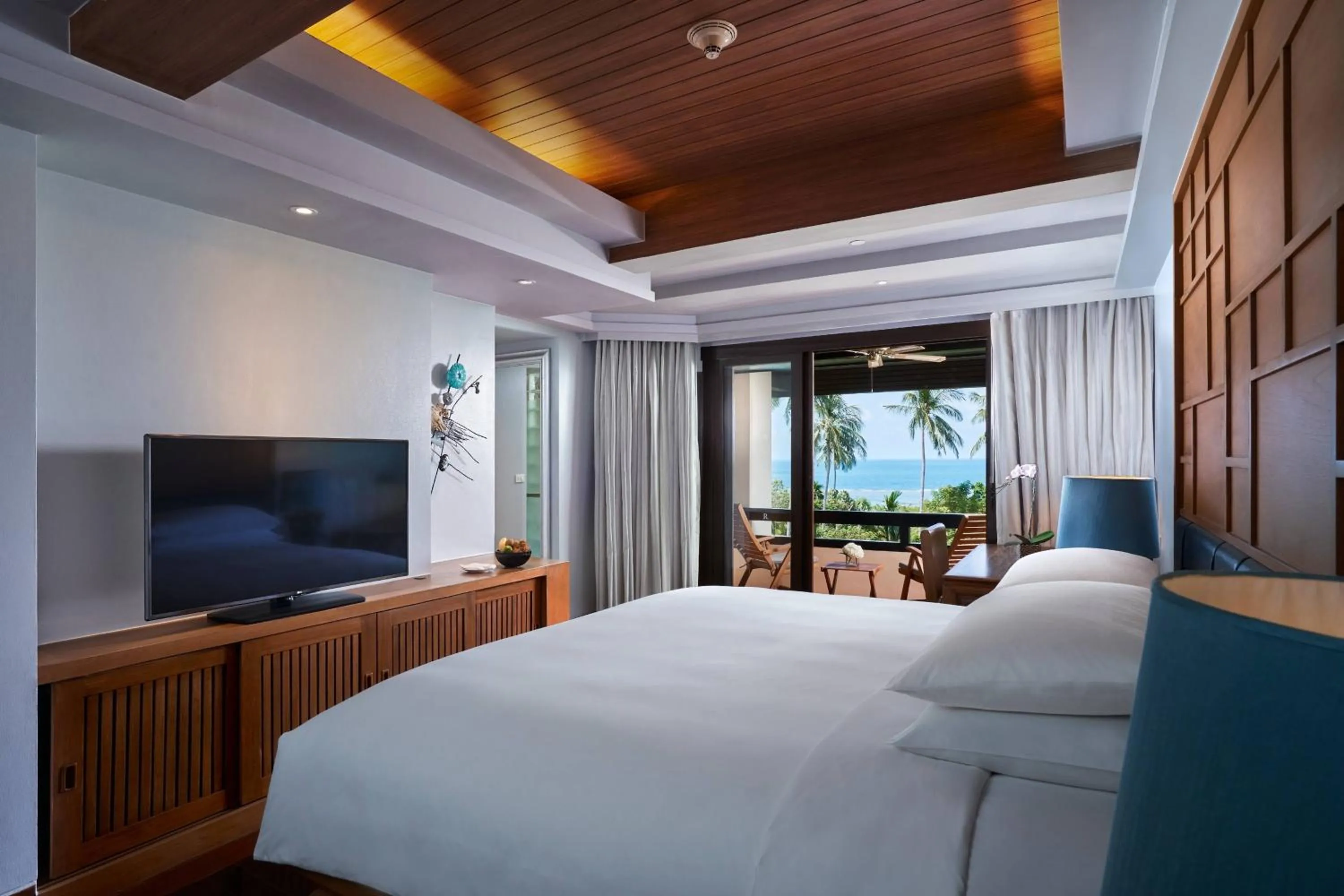 Photo of the whole room, Bed in Renaissance Koh Samui Resort & Spa