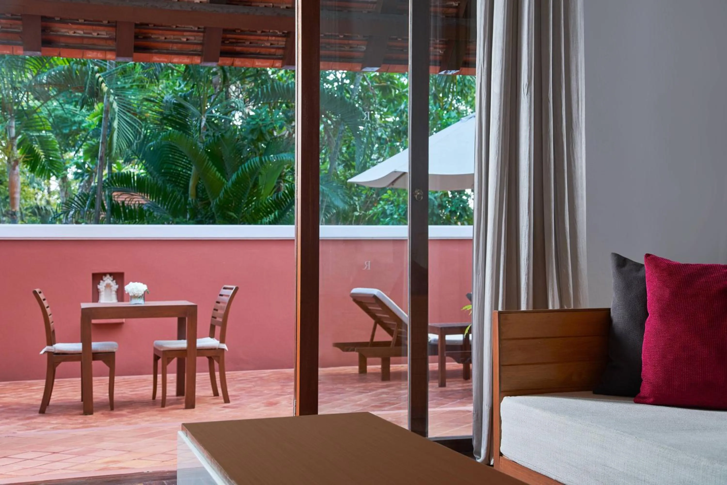 Swimming pool in Renaissance Koh Samui Resort & Spa