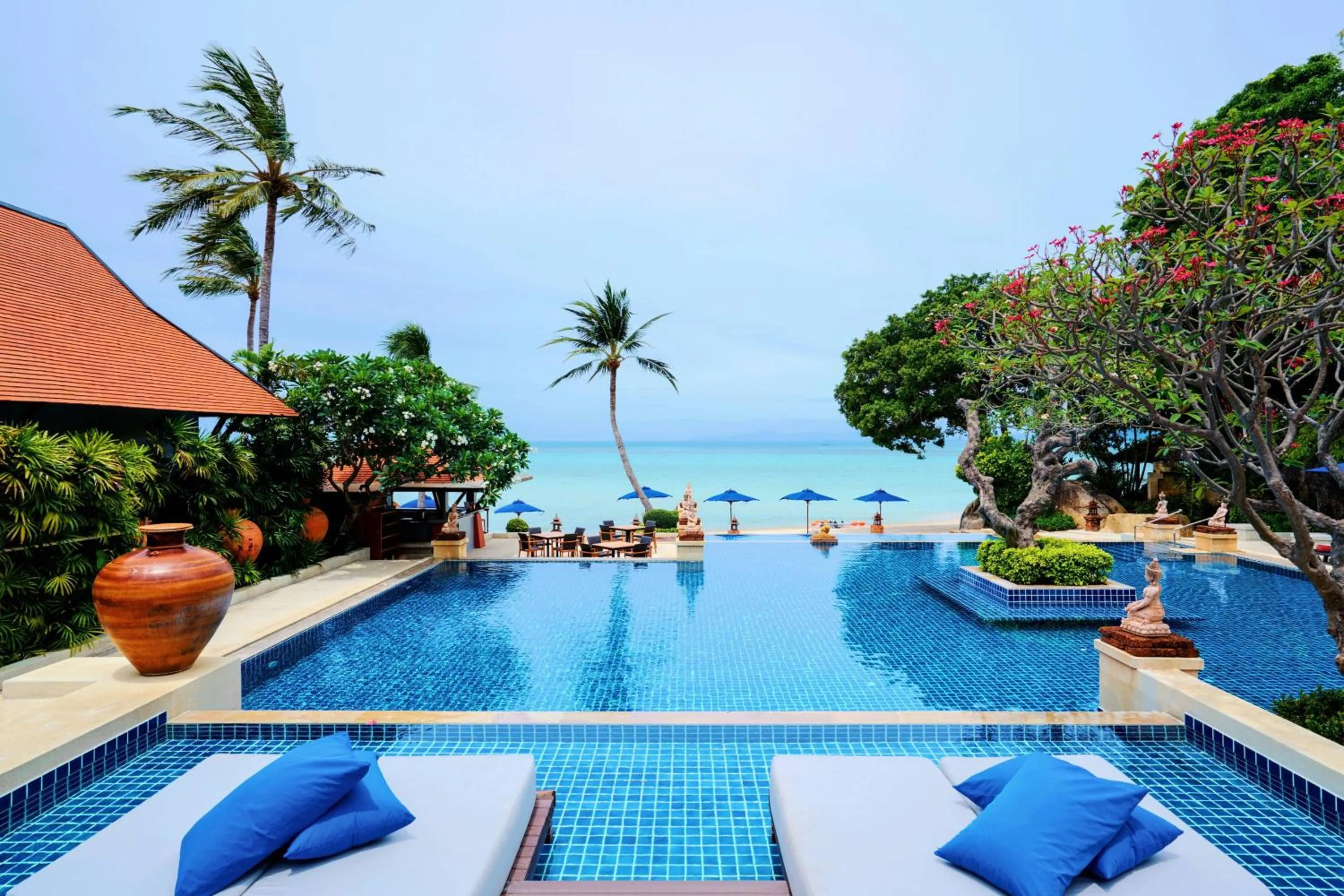 Swimming pool in Renaissance Koh Samui Resort & Spa