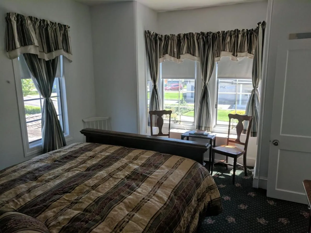 Bed in Inn at the Park