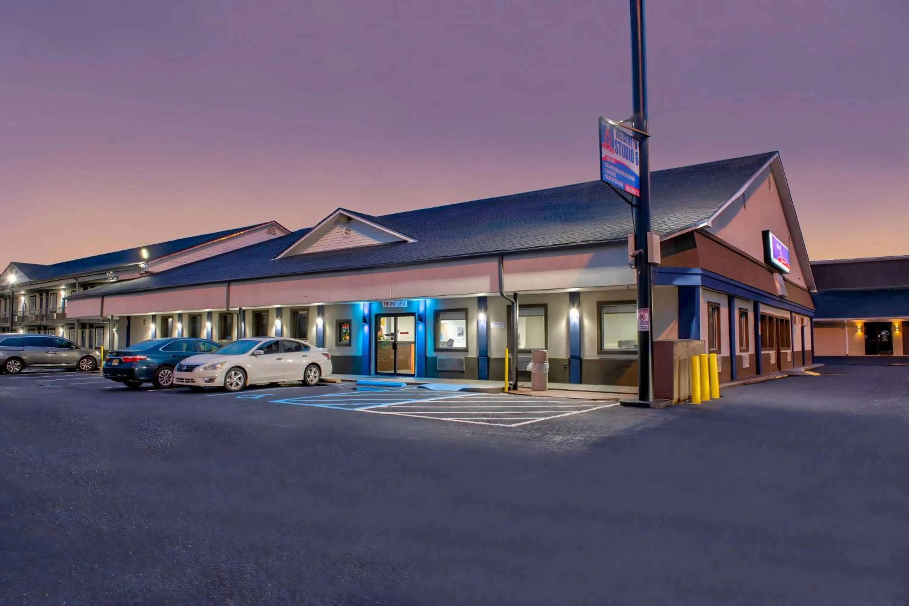 Property building in Studio 6 Jackson MS I 55