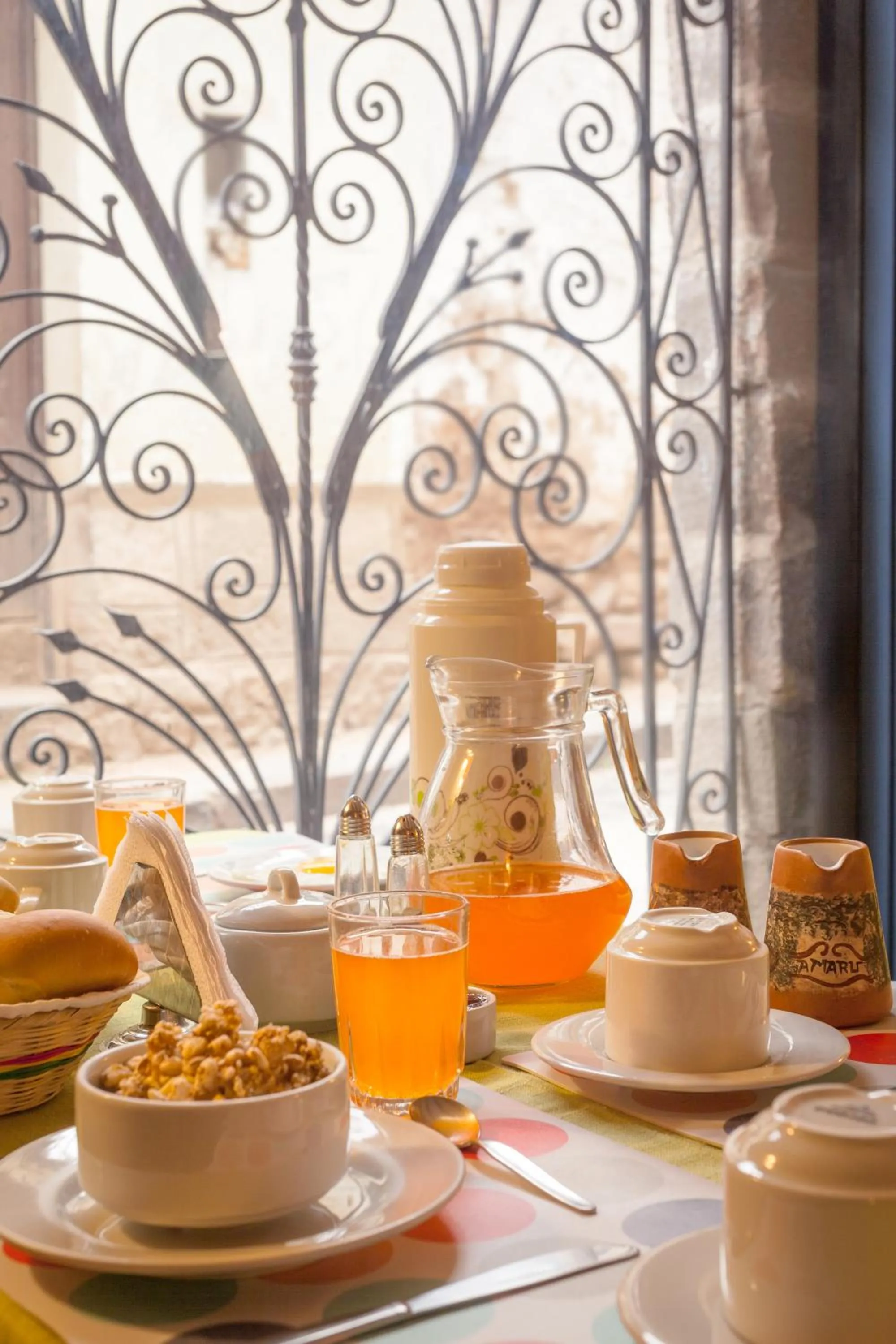 Food and drinks in Amaru Colonial