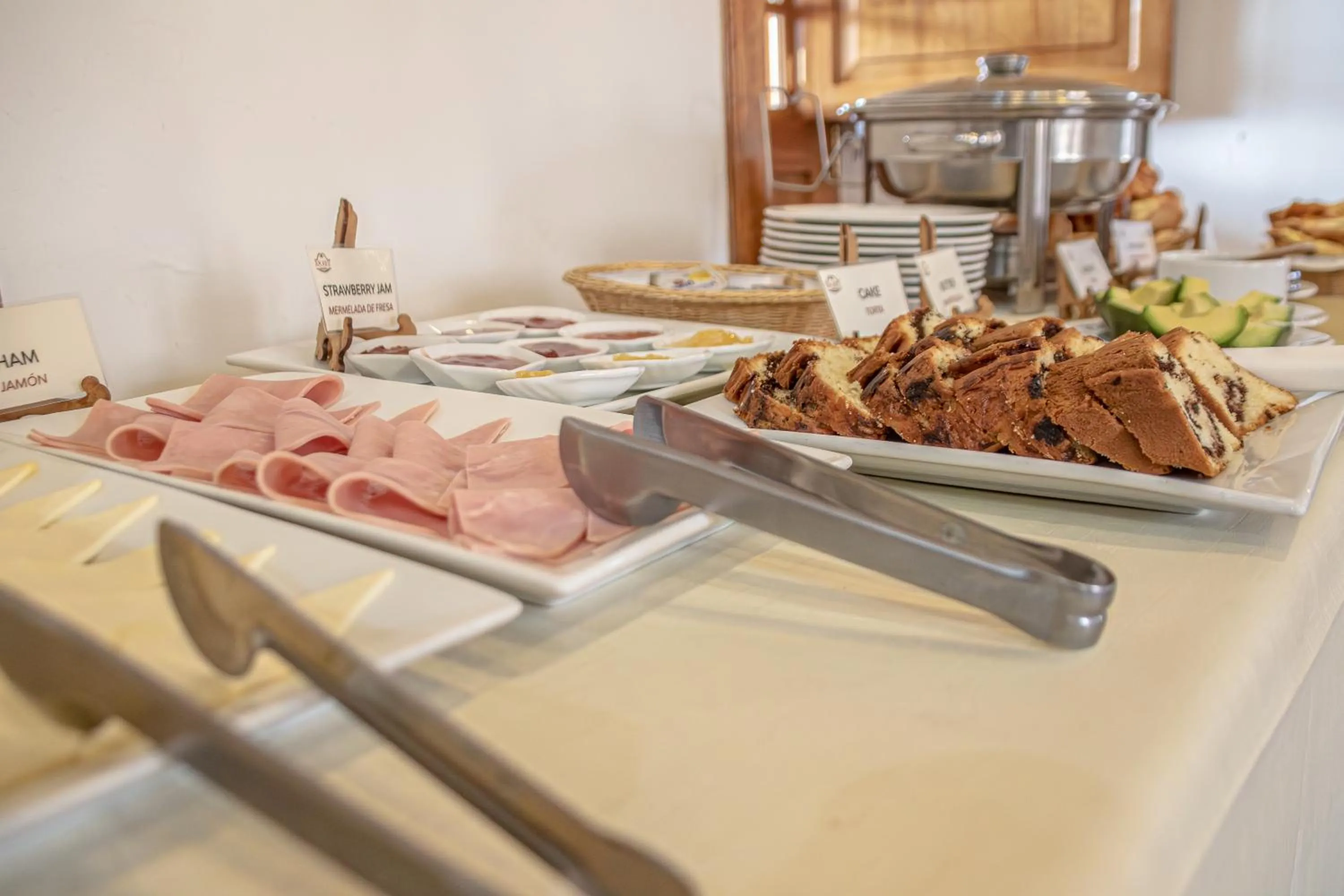 Food and drinks in Amaru Colonial