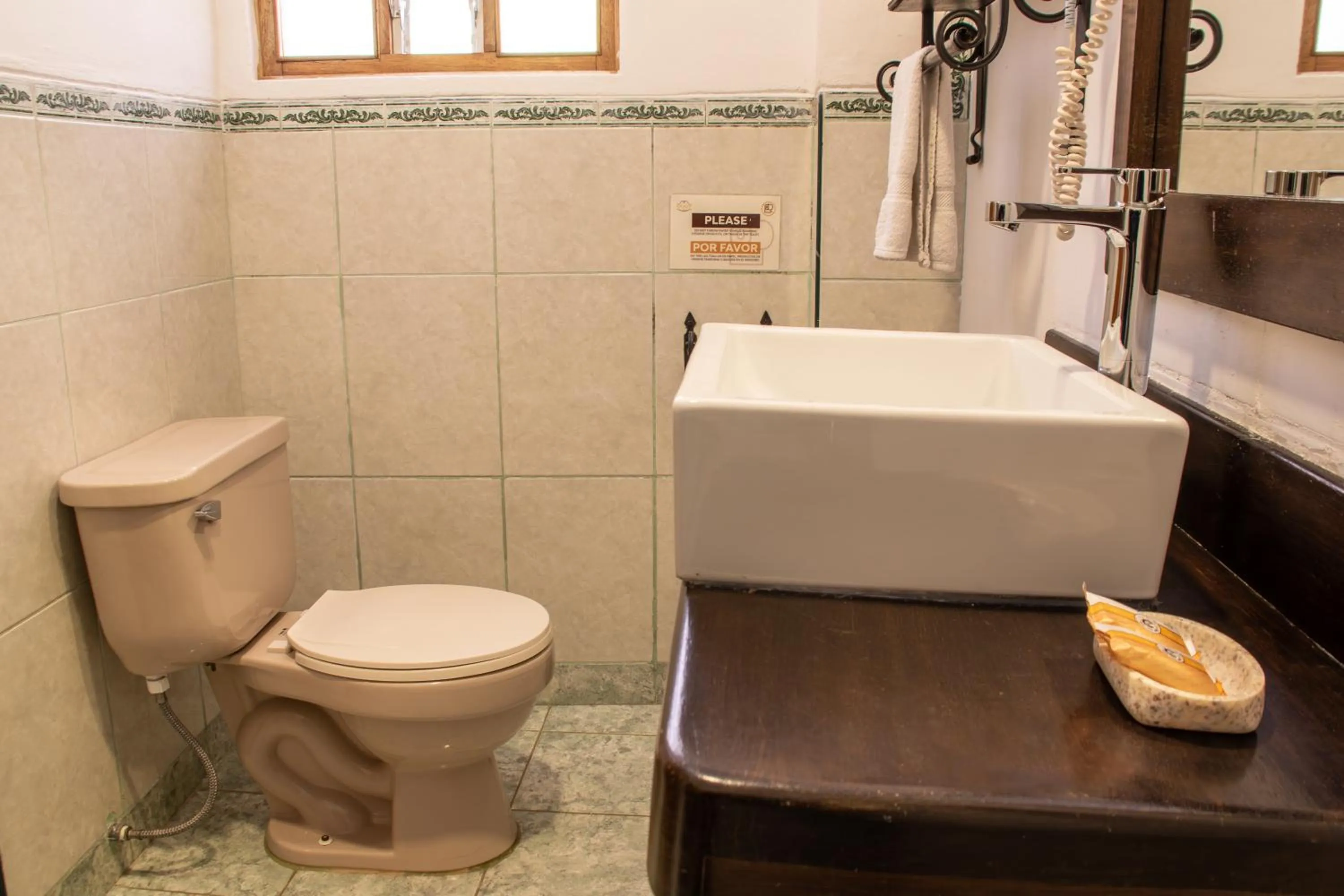 Bathroom in Amaru Colonial